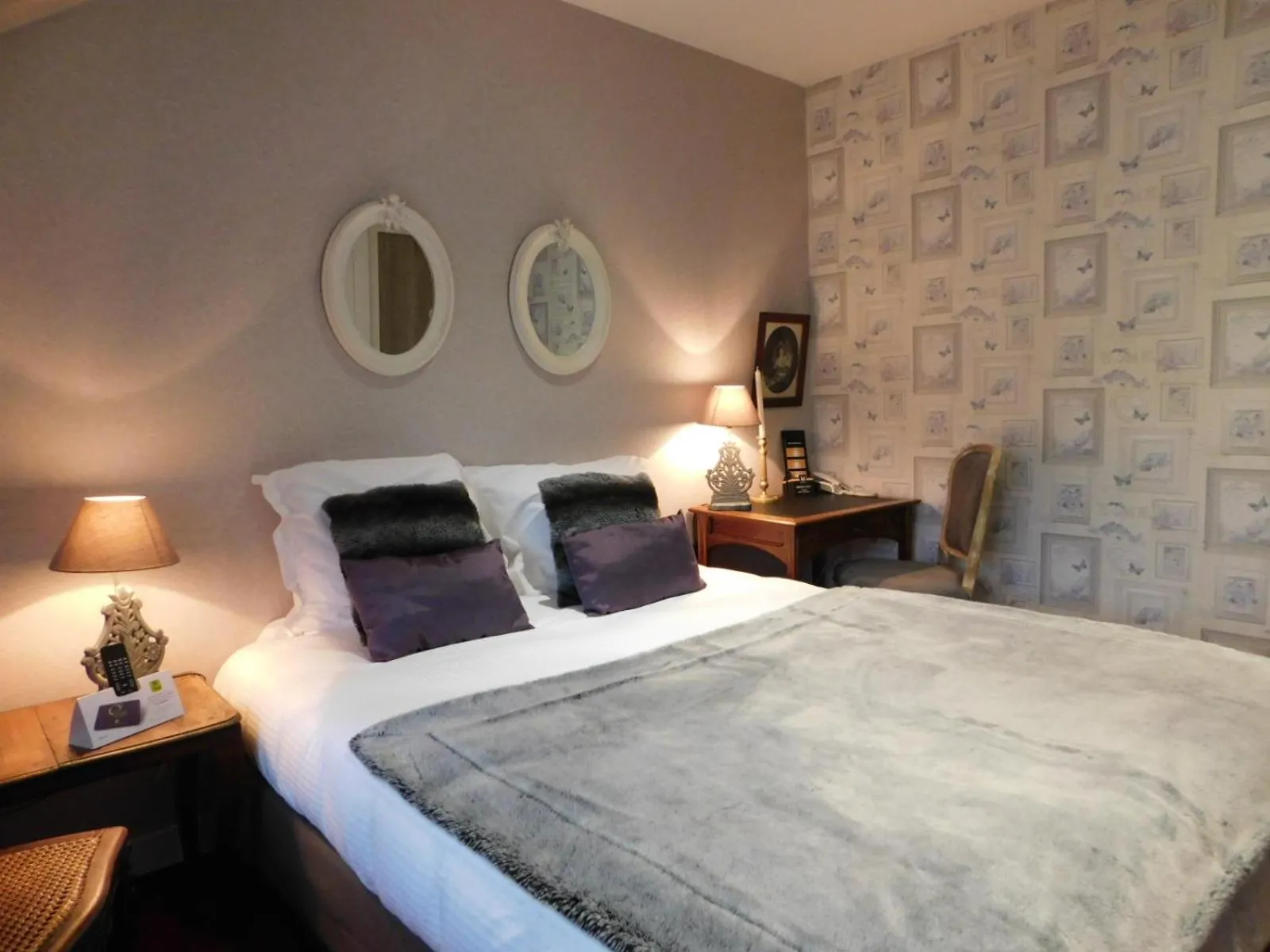 Bed in Logis Hotel Villa Marjane