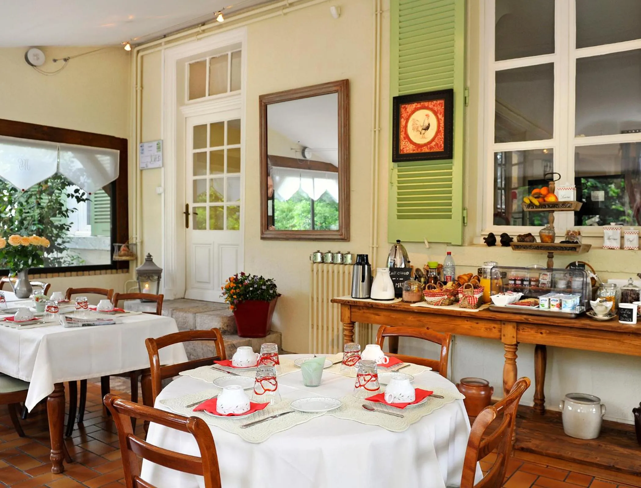 Restaurant/places to eat in Logis Hotel Villa Marjane