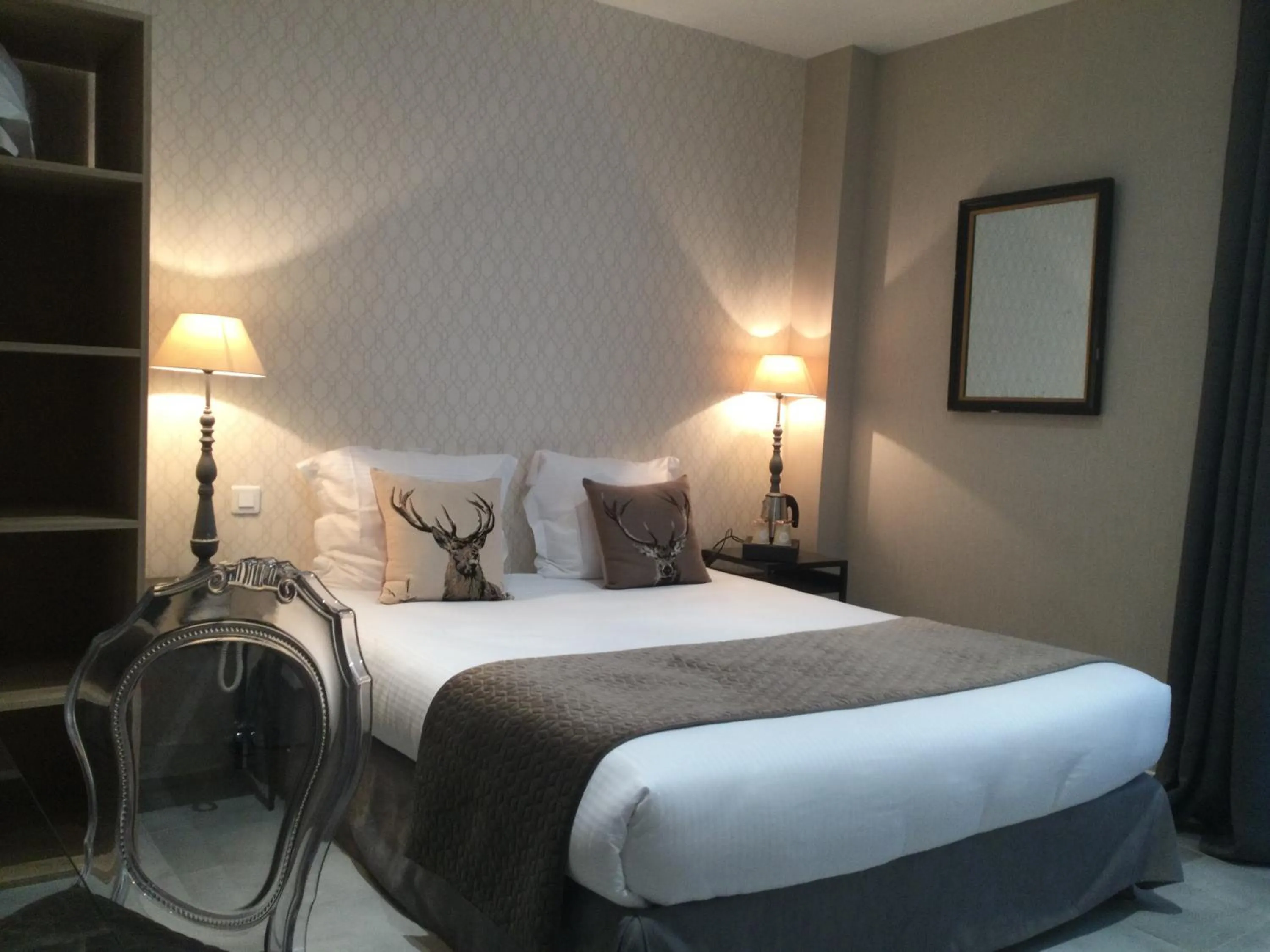 Bed in Logis Hotel Villa Marjane