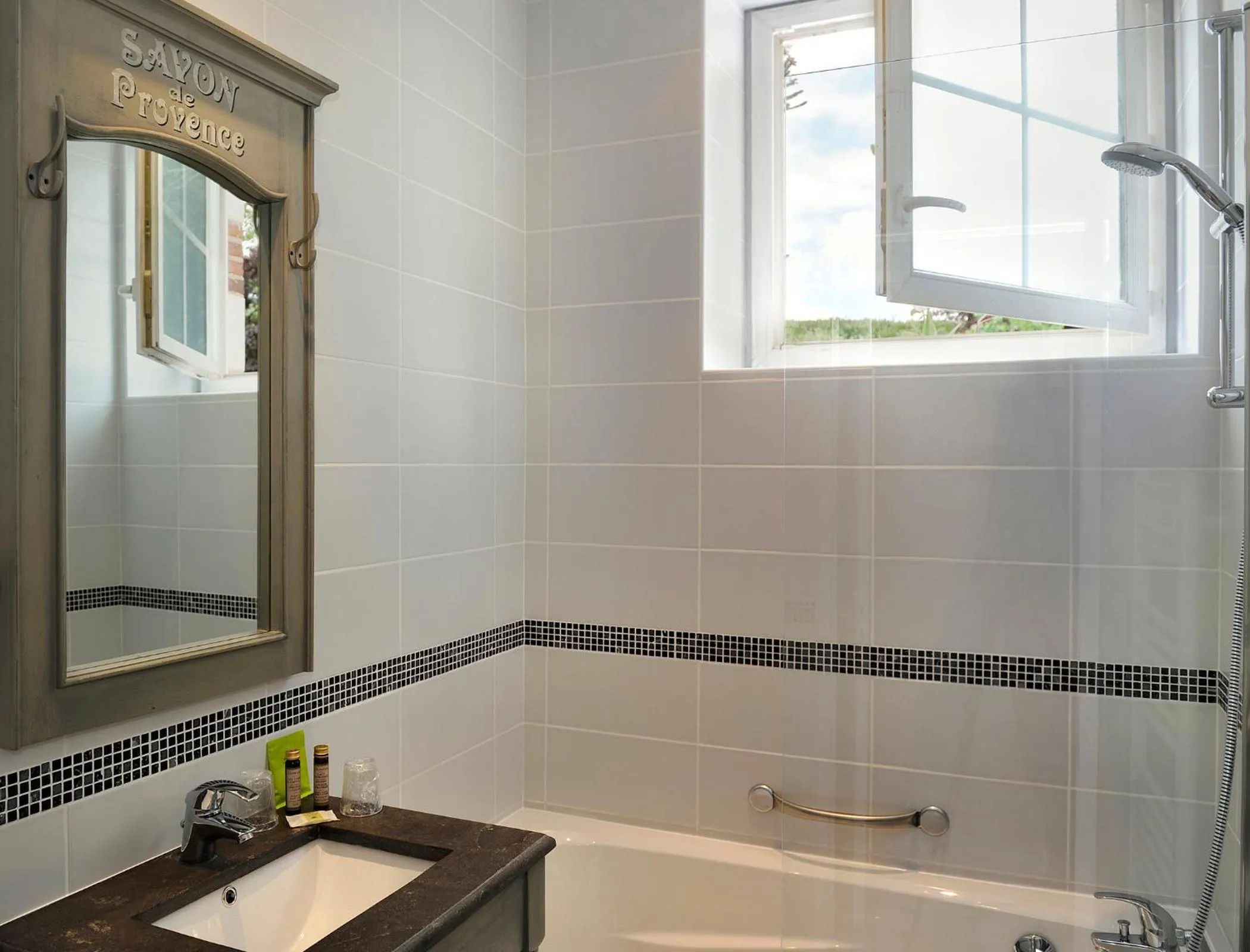 Bathroom in Logis Hotel Villa Marjane