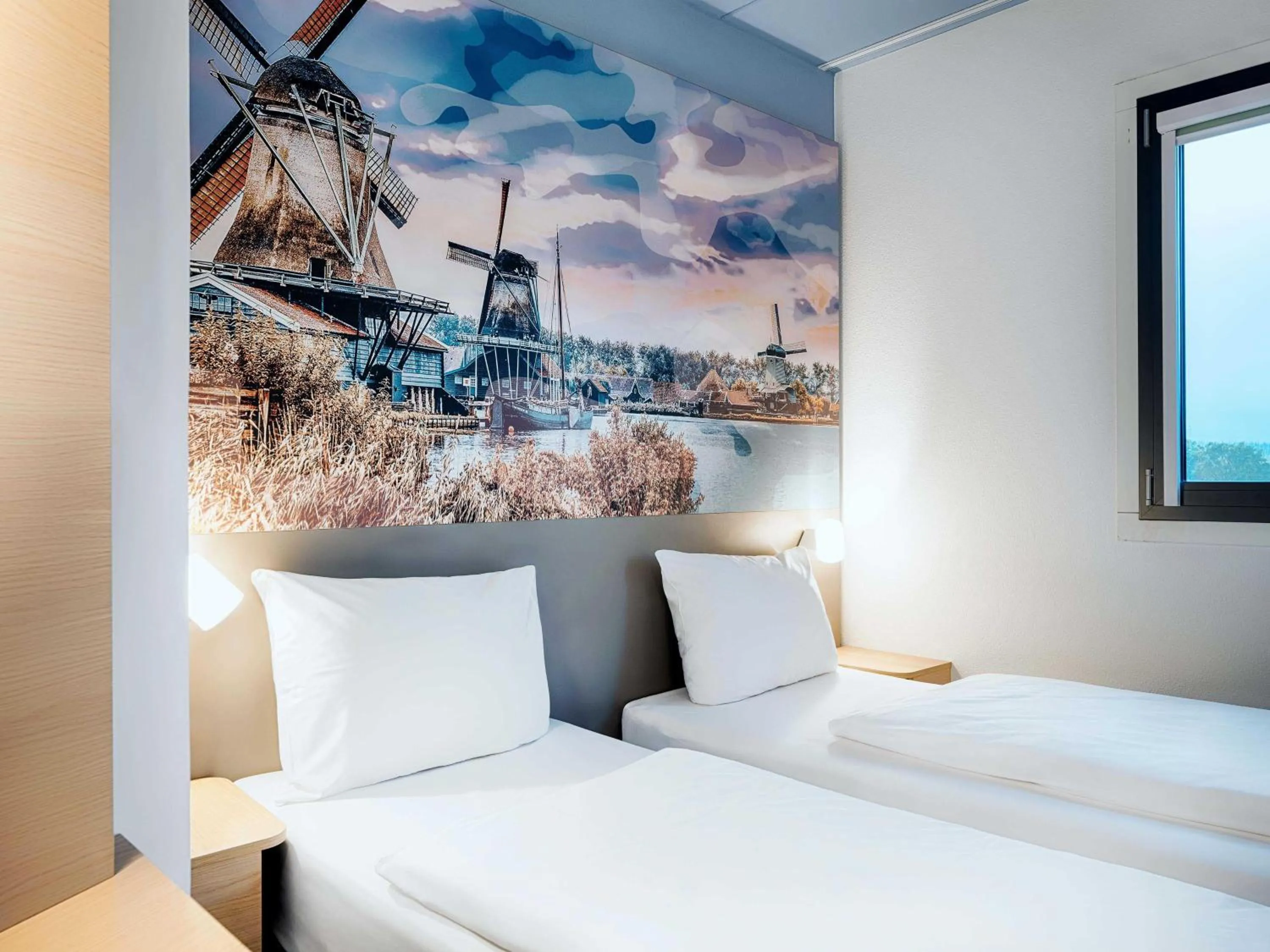 Photo of the whole room, Bed in B&B Hotel Amsterdam-Zaandam