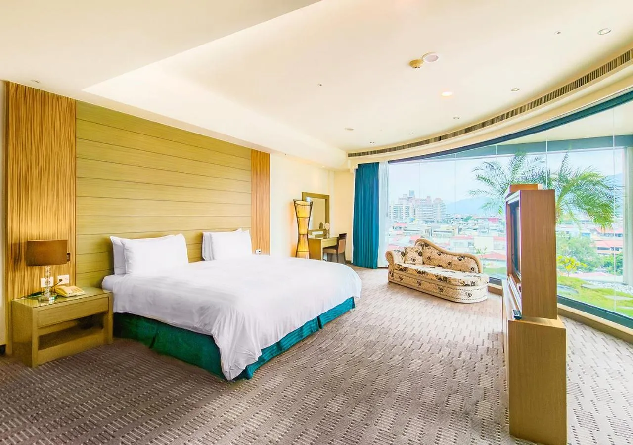 Photo of the whole room, Bed in Cheng Wan Grand Hotel