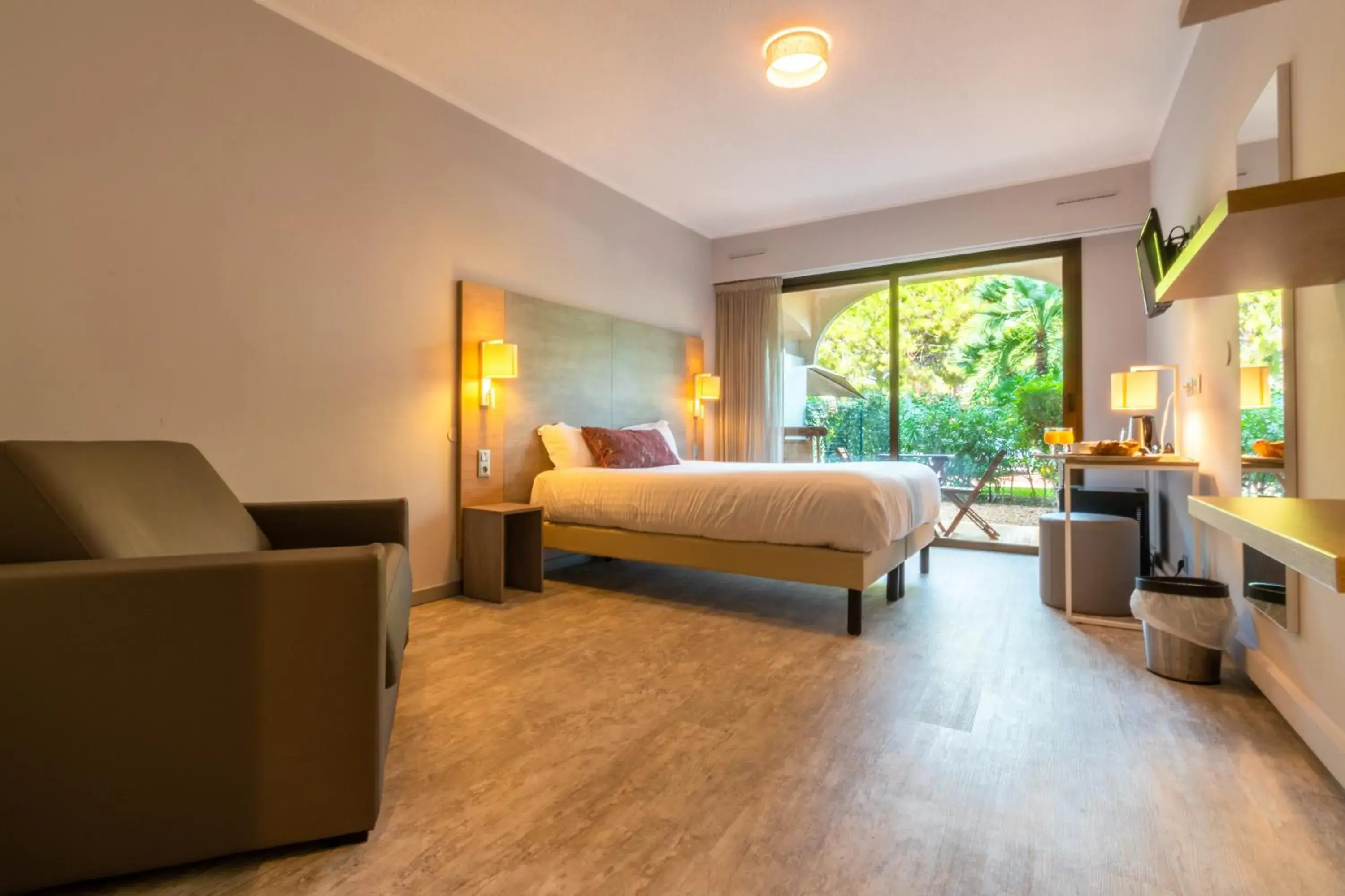 Double Room with little private garden in Hôtel Bahia Double Room with little private garden in Hôtel Bahia