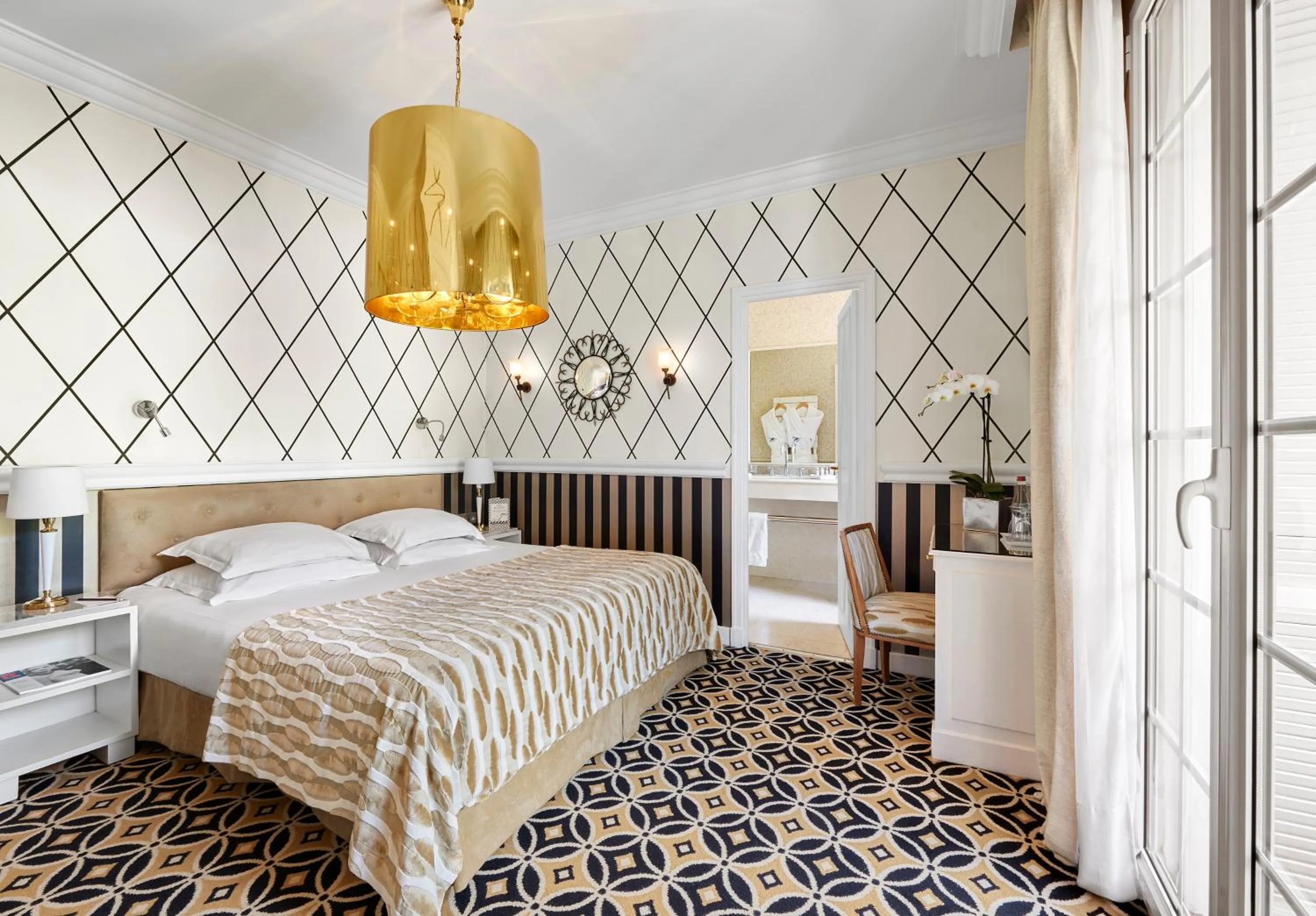 Photo of the whole room, Bed in Hôtel Belles Rives