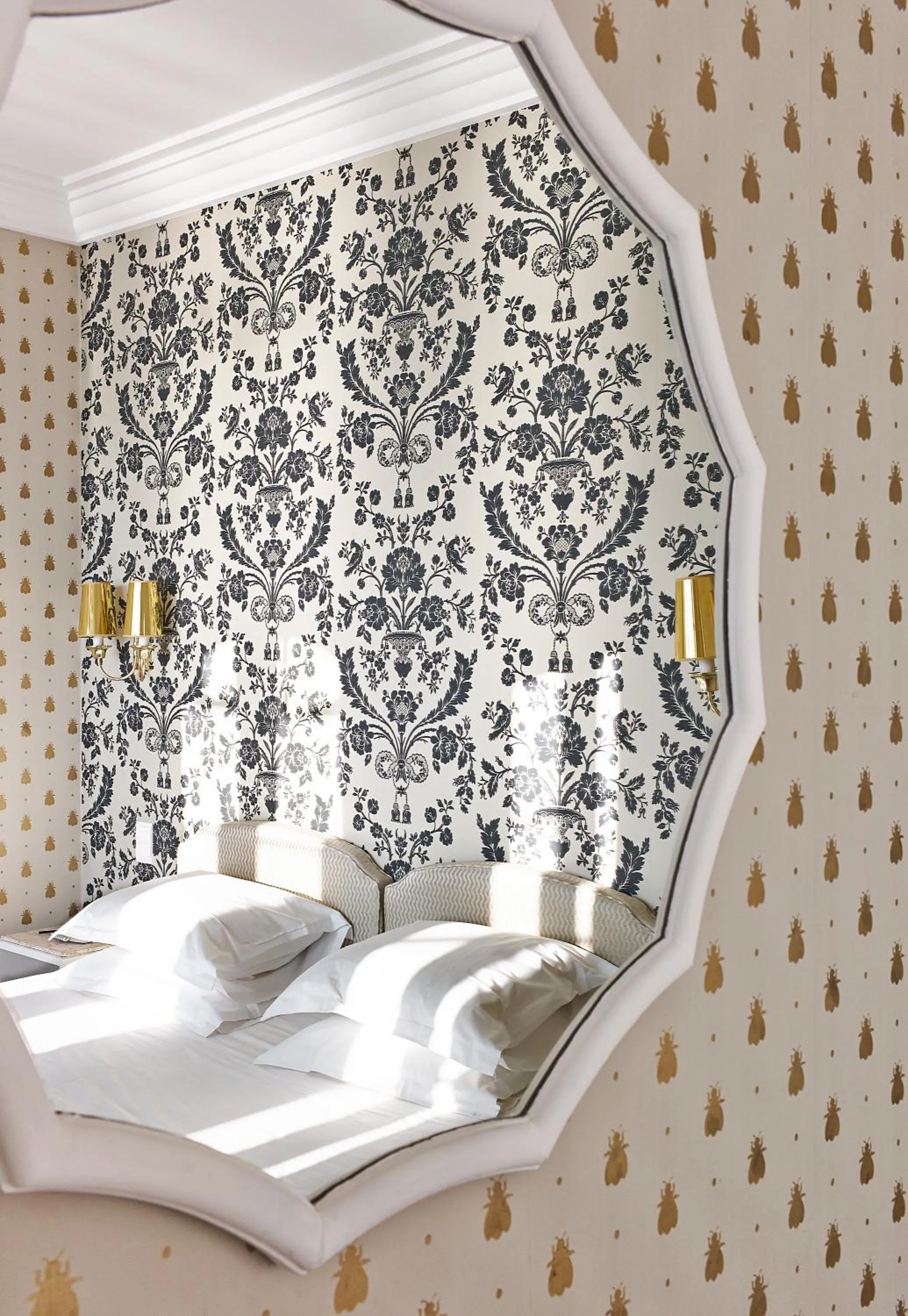 Bed in Hôtel Belles Rives