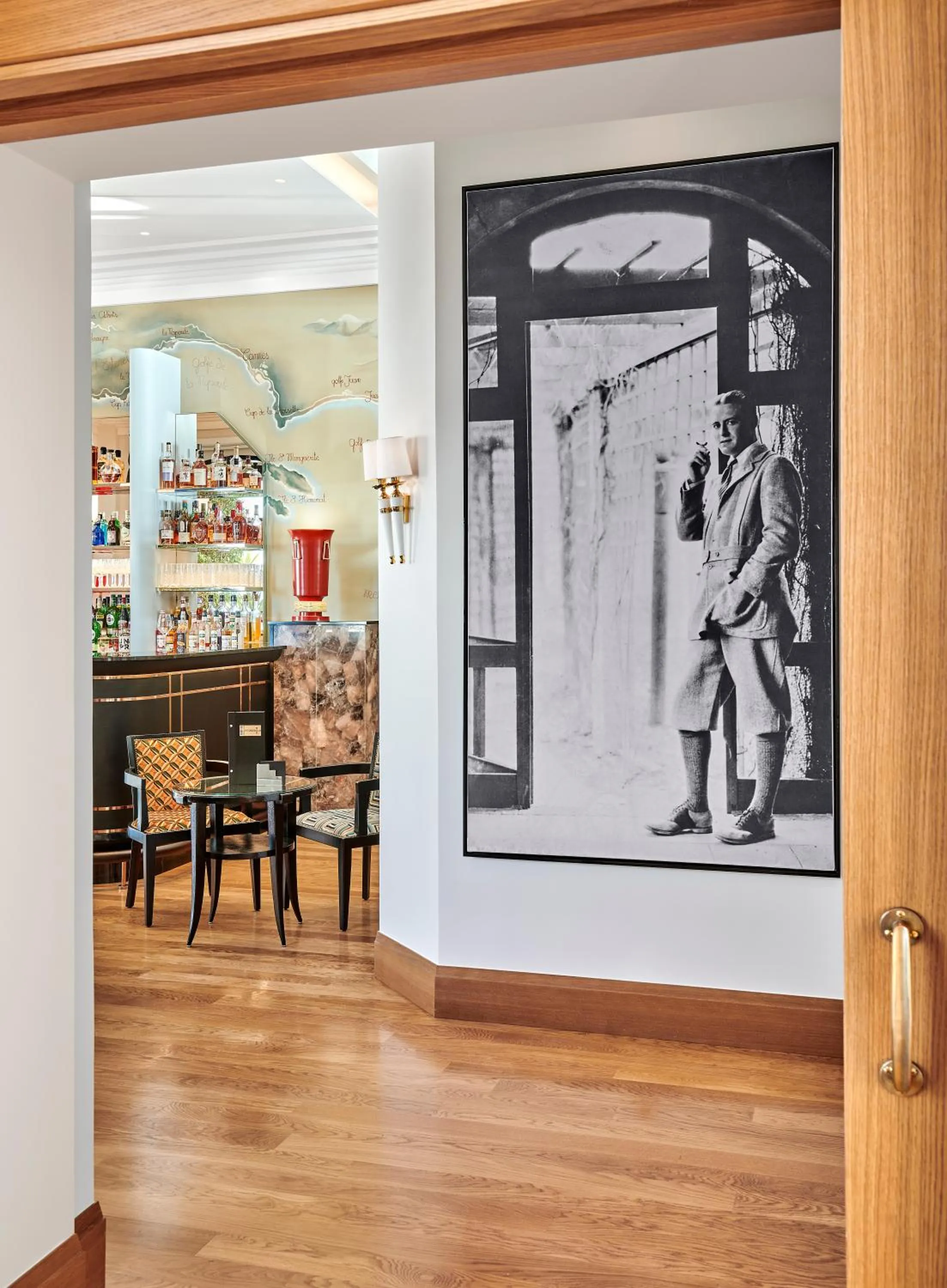 Lounge or bar in Hôtel Belles Rives