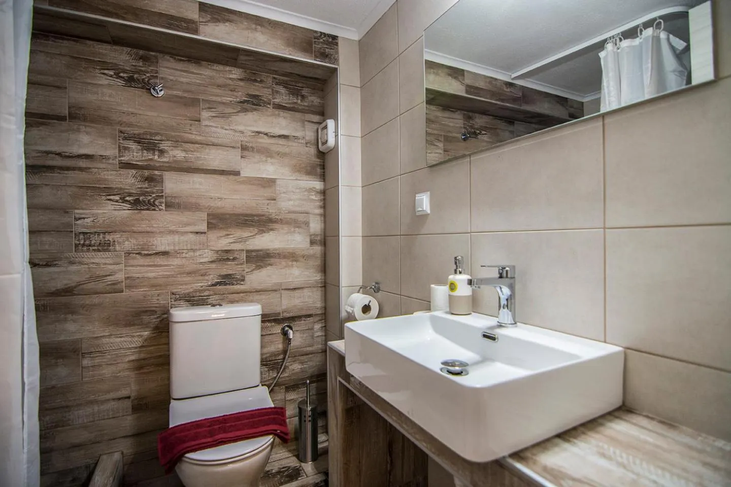 Shower in Amaranti Luxury Apartments