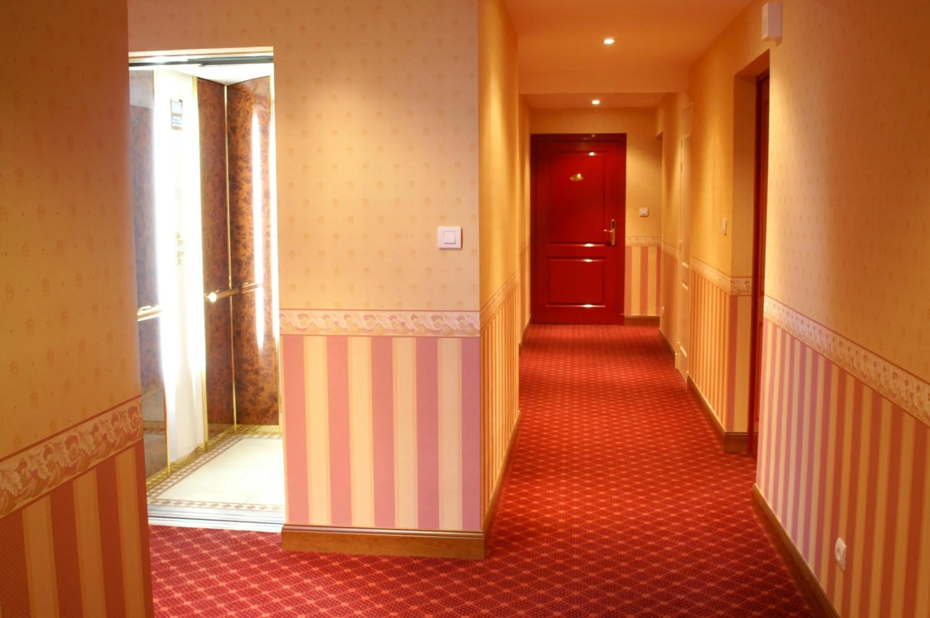 Lobby or reception in Coq hôtel