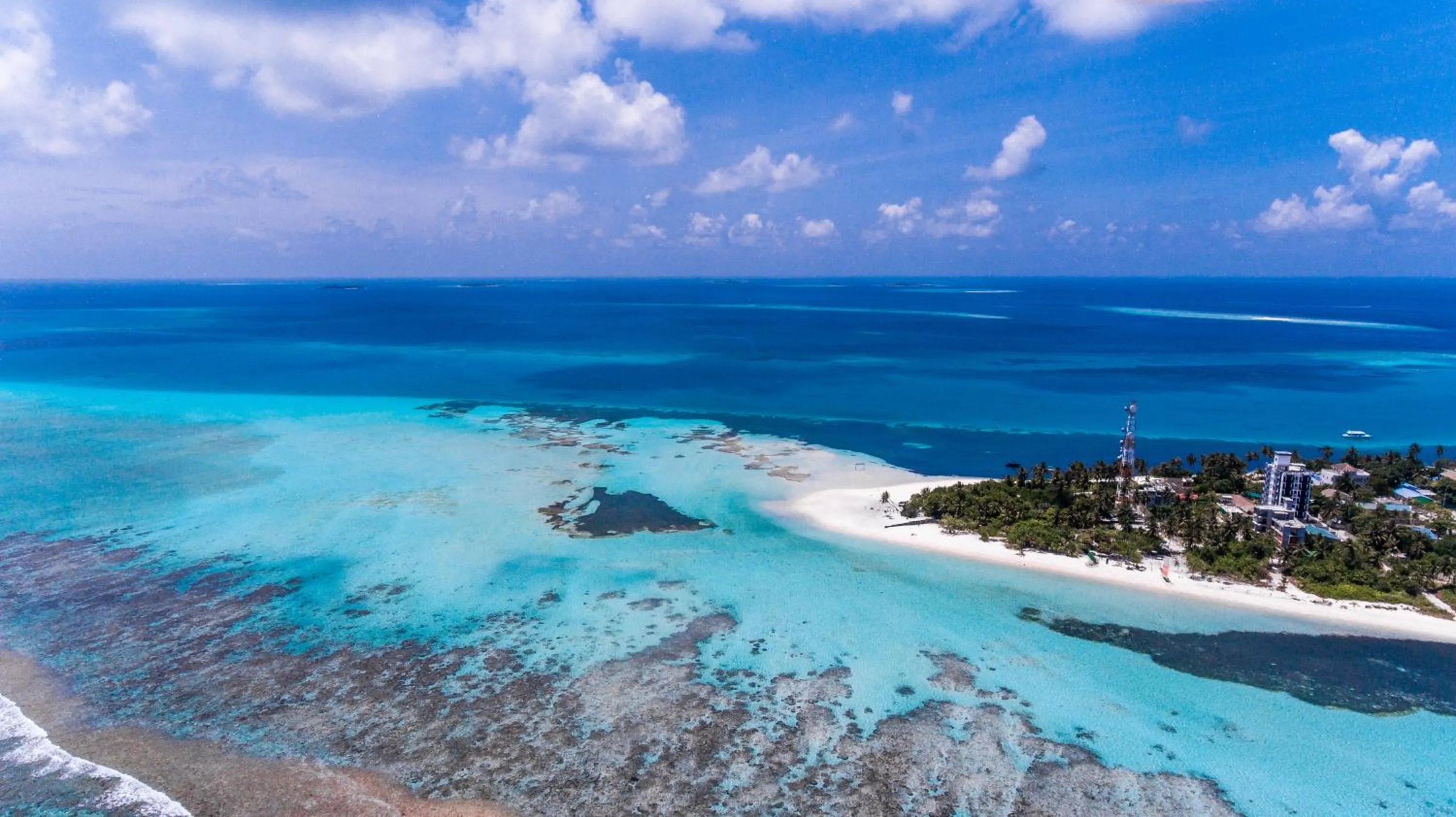 Beach in Dhangethi INN