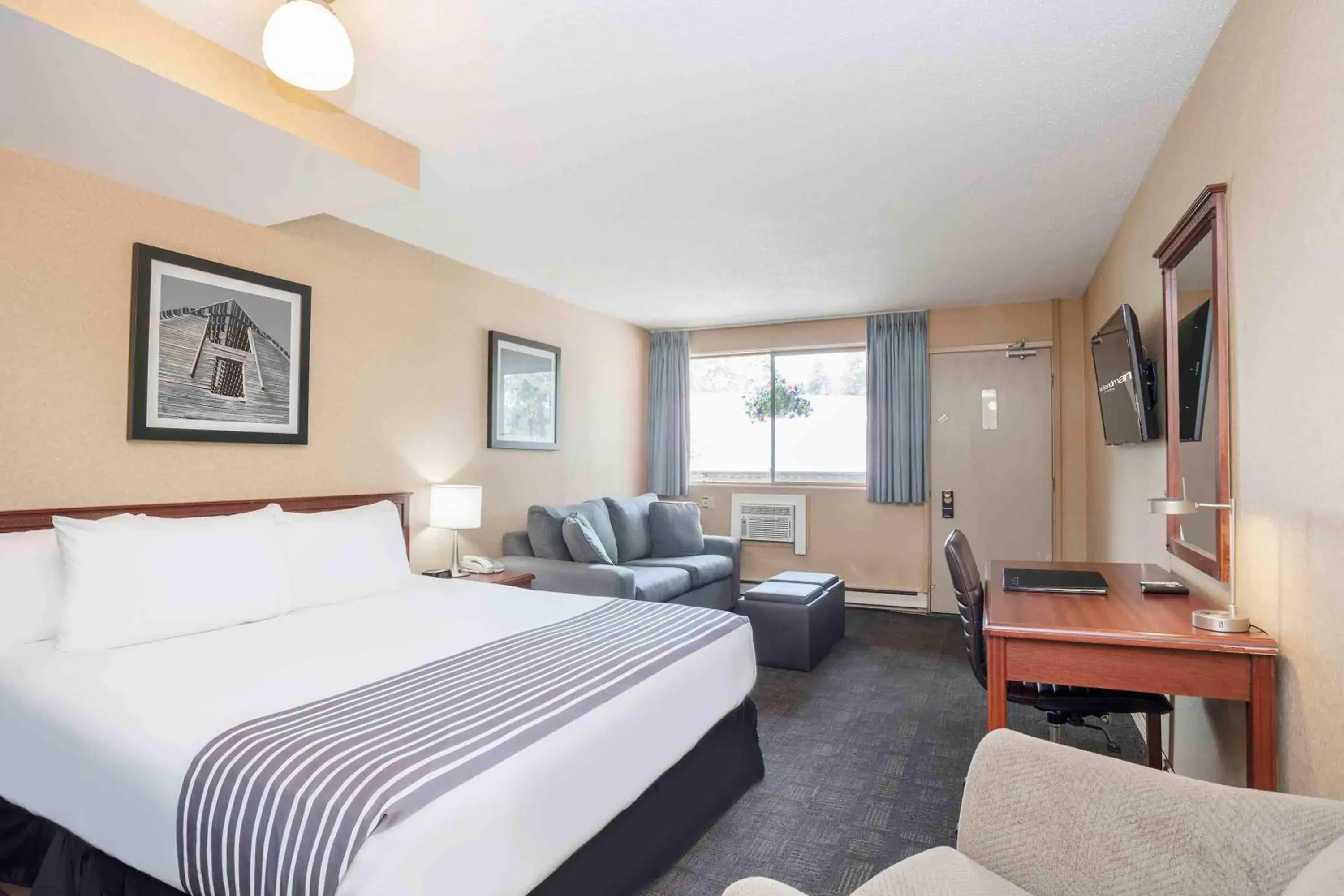 Standard Room, 1 King Bed in Sandman Inn Princeton Standard Room, 1 King Bed in Sandman Inn Princeton