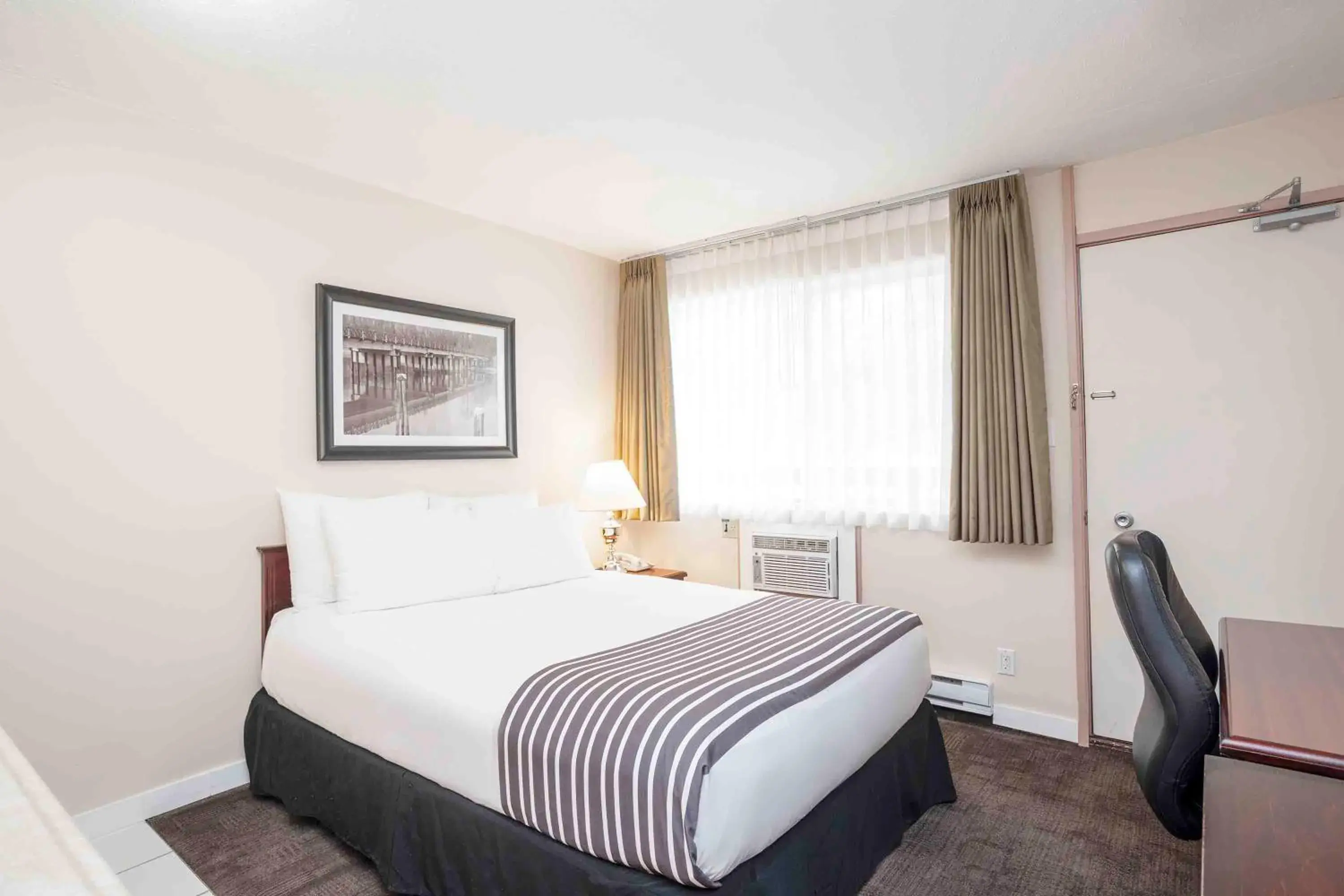 Standard Room, 1 Queen Bed, Kitchenette in Sandman Inn Princeton Standard Room, 1 Queen Bed, Kitchenette in Sandman Inn Princeton