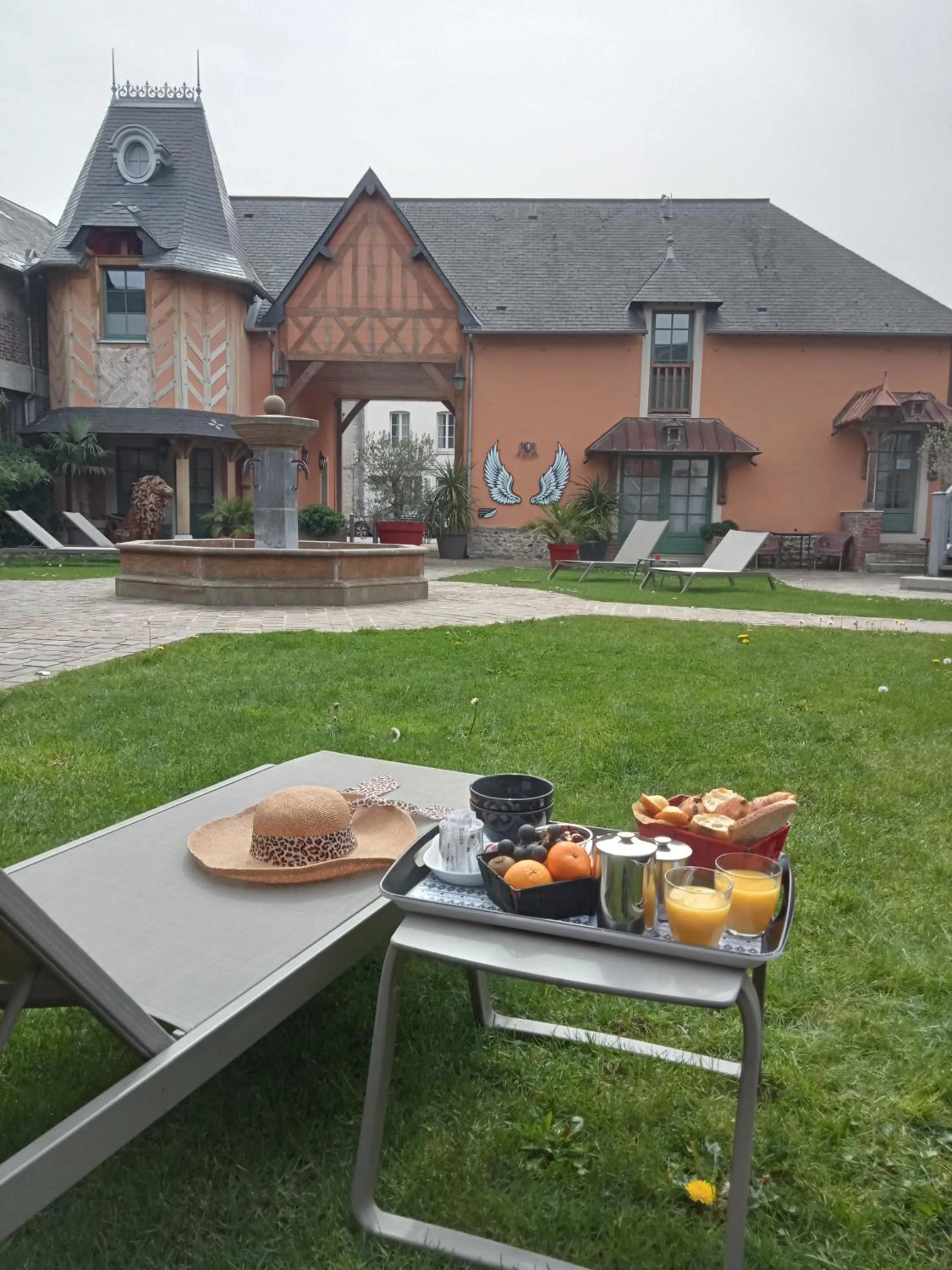 Garden in Hotel et Spa Le Lion d'Or