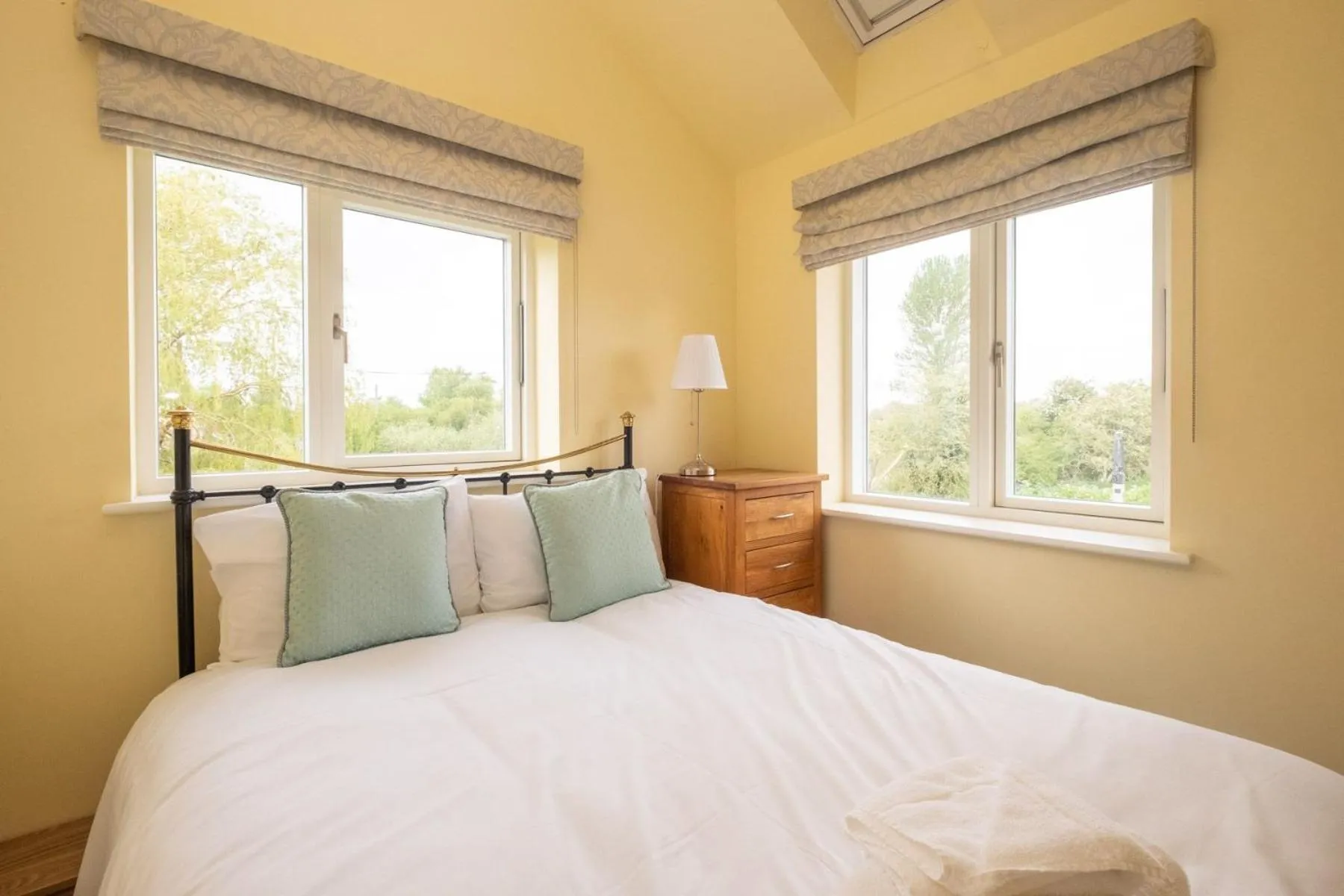 Property building, Bed in Willow House in Knodishall, Sleeps 7 - Only a short drive from Aldeburgh, Thorpeness & Snape Maltings - Managed by Aldeburgh Coastal Cottages