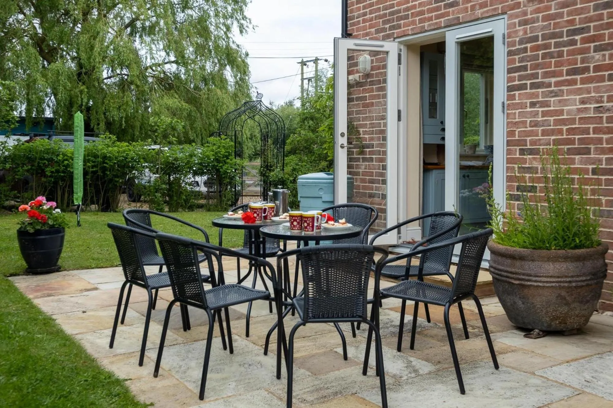 Property building in Willow House in Knodishall, Sleeps 7 - Only a short drive from Aldeburgh, Thorpeness & Snape Maltings - Managed by Aldeburgh Coastal Cottages