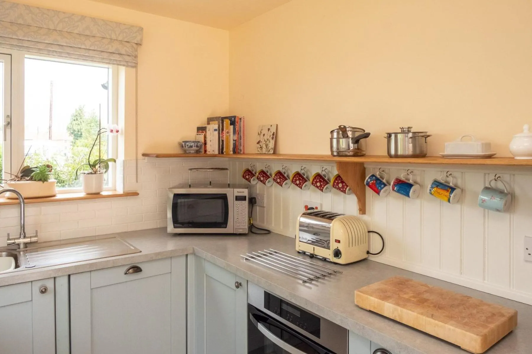 Property building in Willow House in Knodishall, Sleeps 7 - Only a short drive from Aldeburgh, Thorpeness & Snape Maltings - Managed by Aldeburgh Coastal Cottages