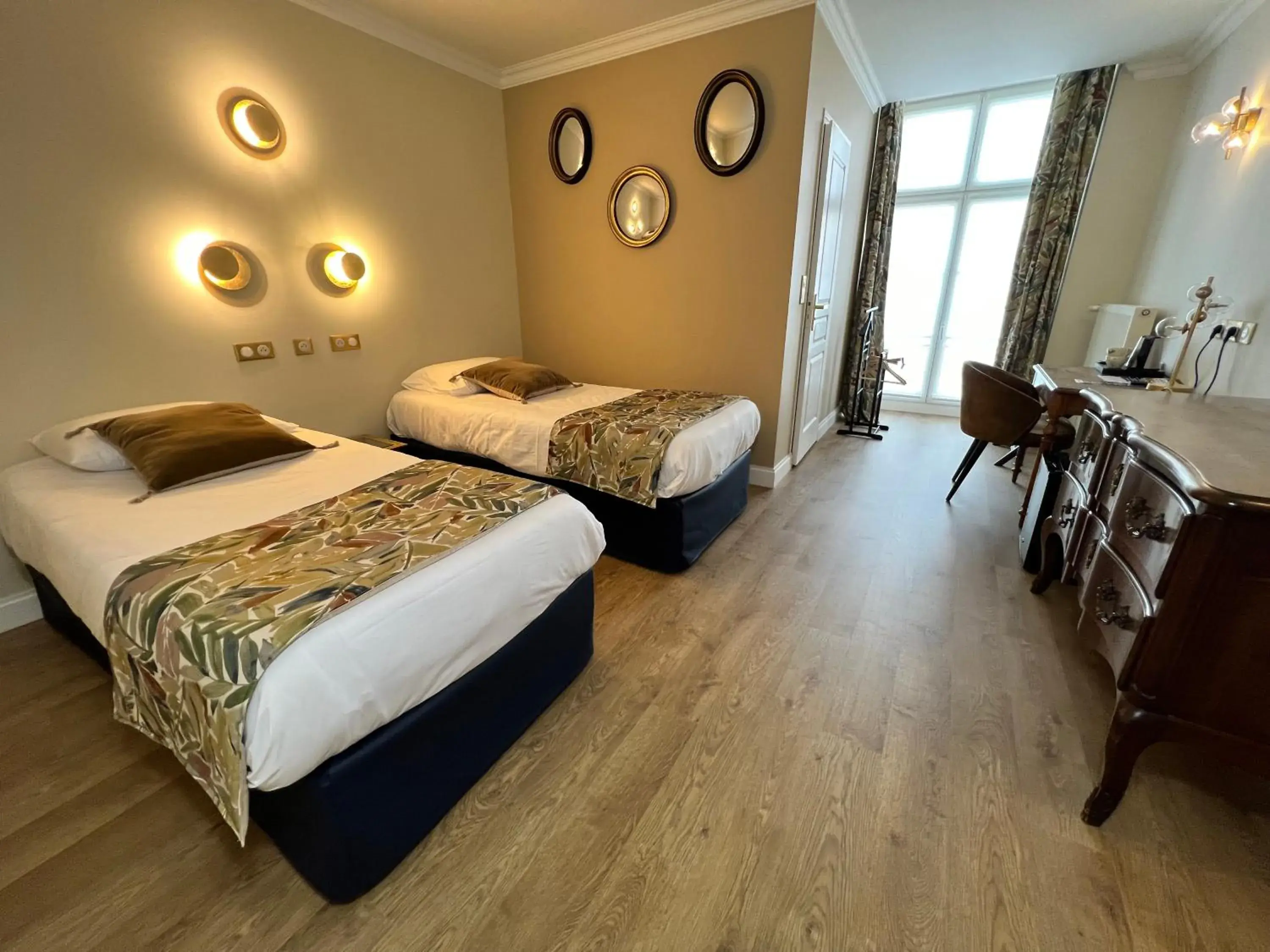 Comfort Twin Room in Hotel De La Poste Comfort Twin Room in Hotel De La Poste