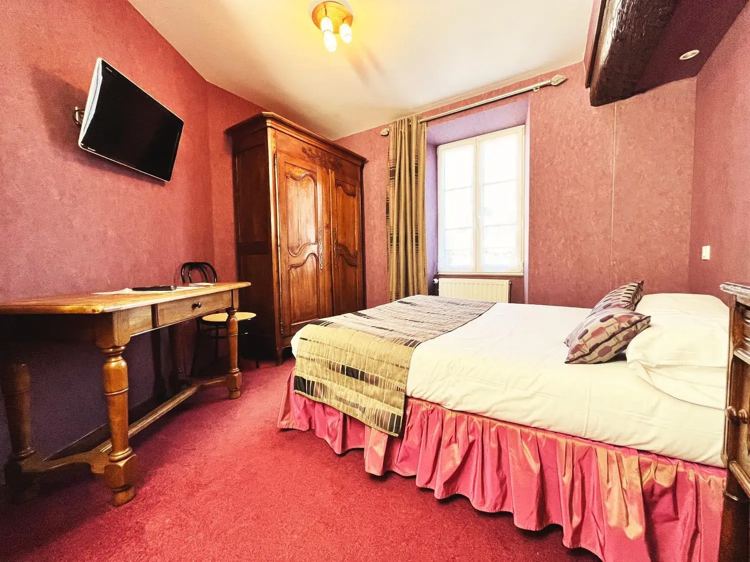 Comfort Double Room in Hotel De La Poste Comfort Double Room in Hotel De La Poste