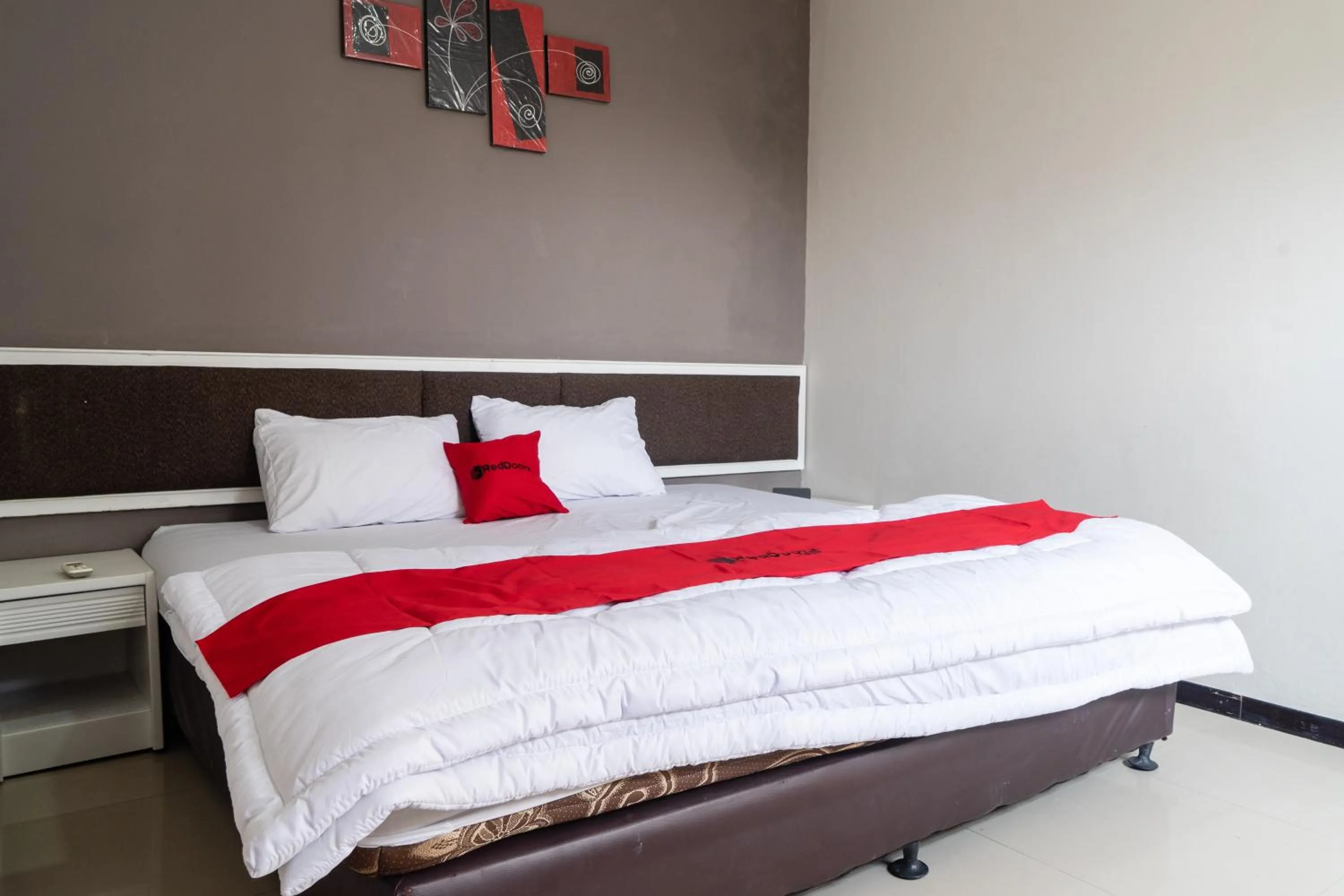 Bed in RedDoorz Plus @ Sawah Besar