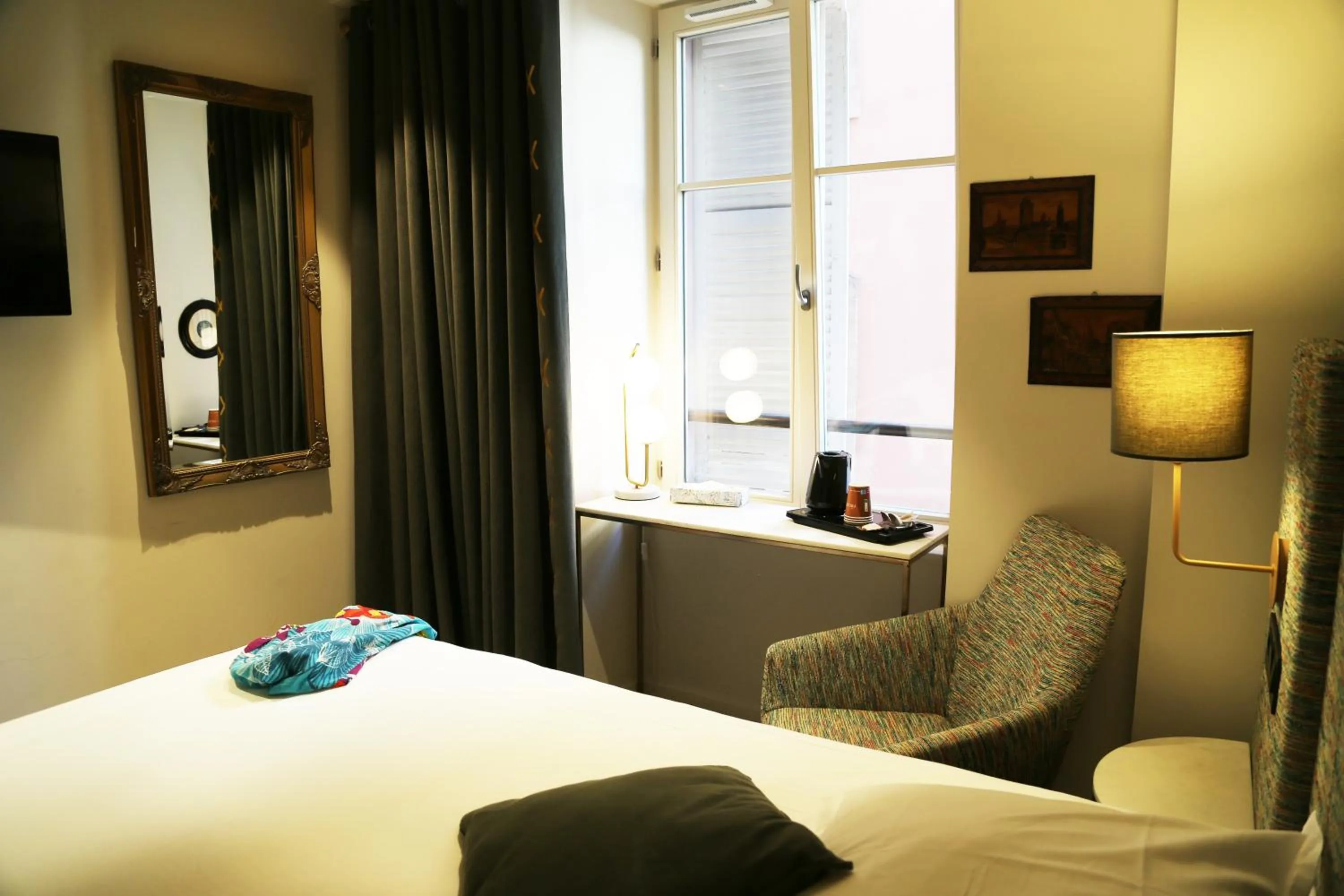 Bed in Le Kléber Hôtel