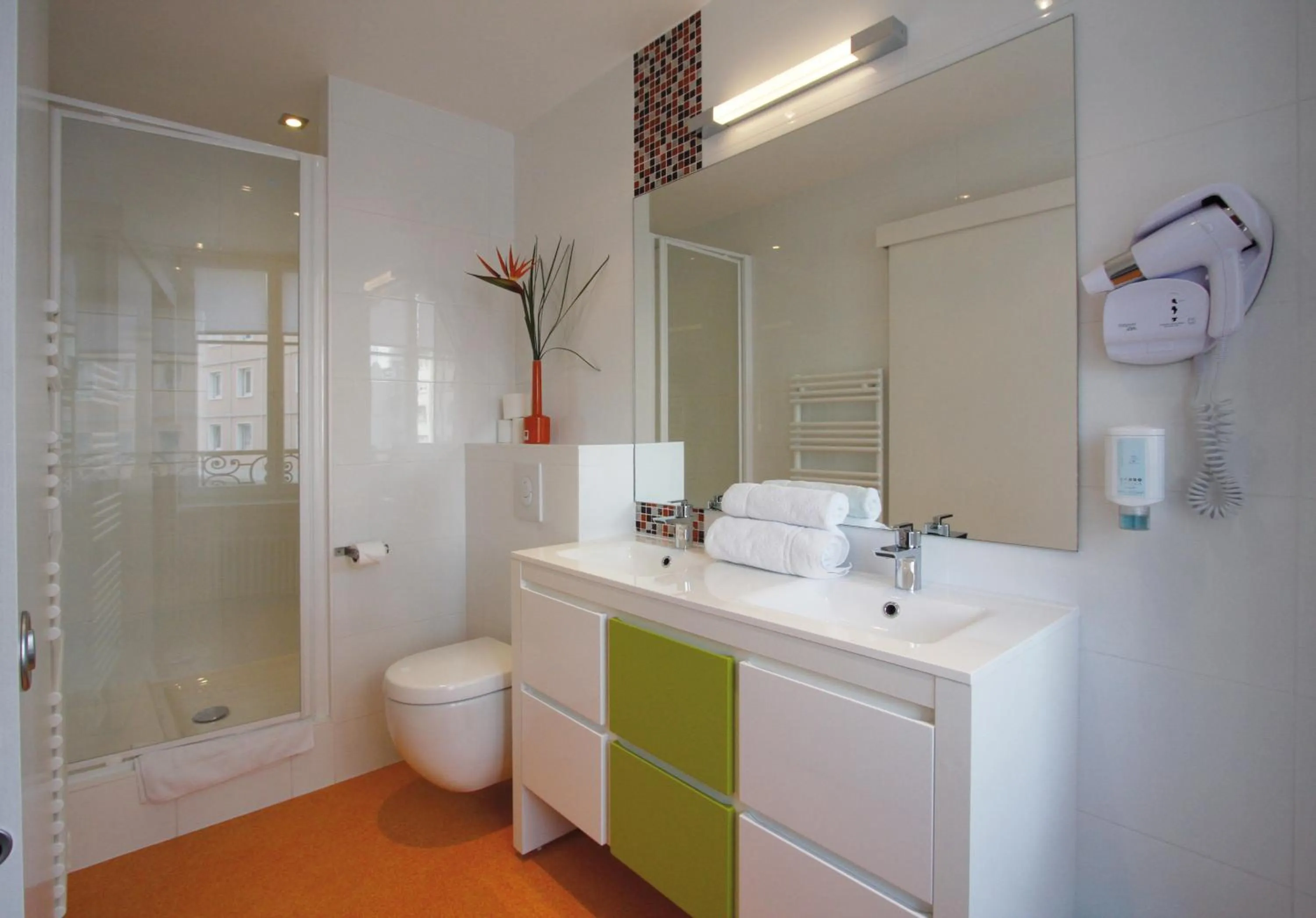 Bathroom in Le Kléber Hôtel