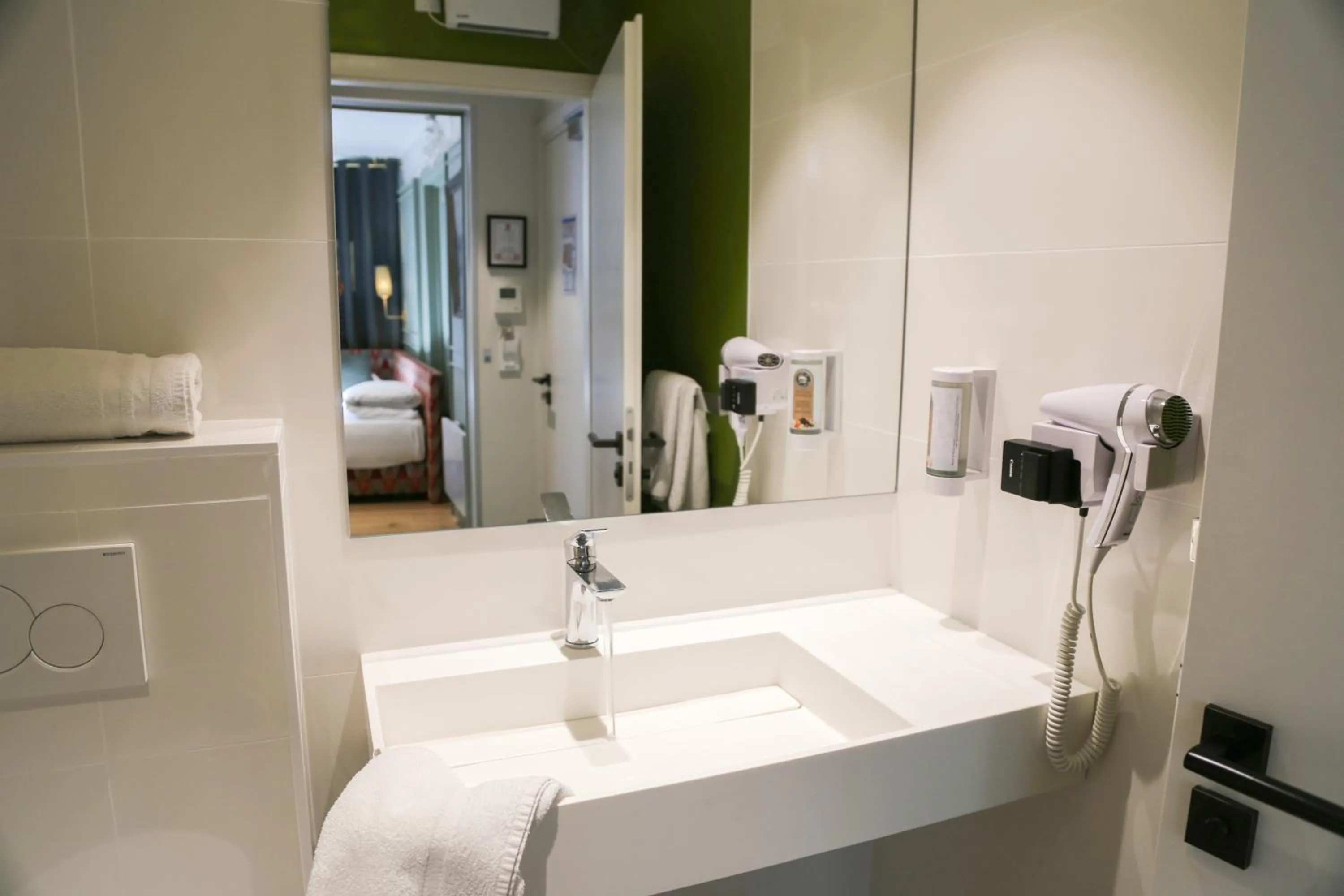 Bathroom in Le Kléber Hôtel