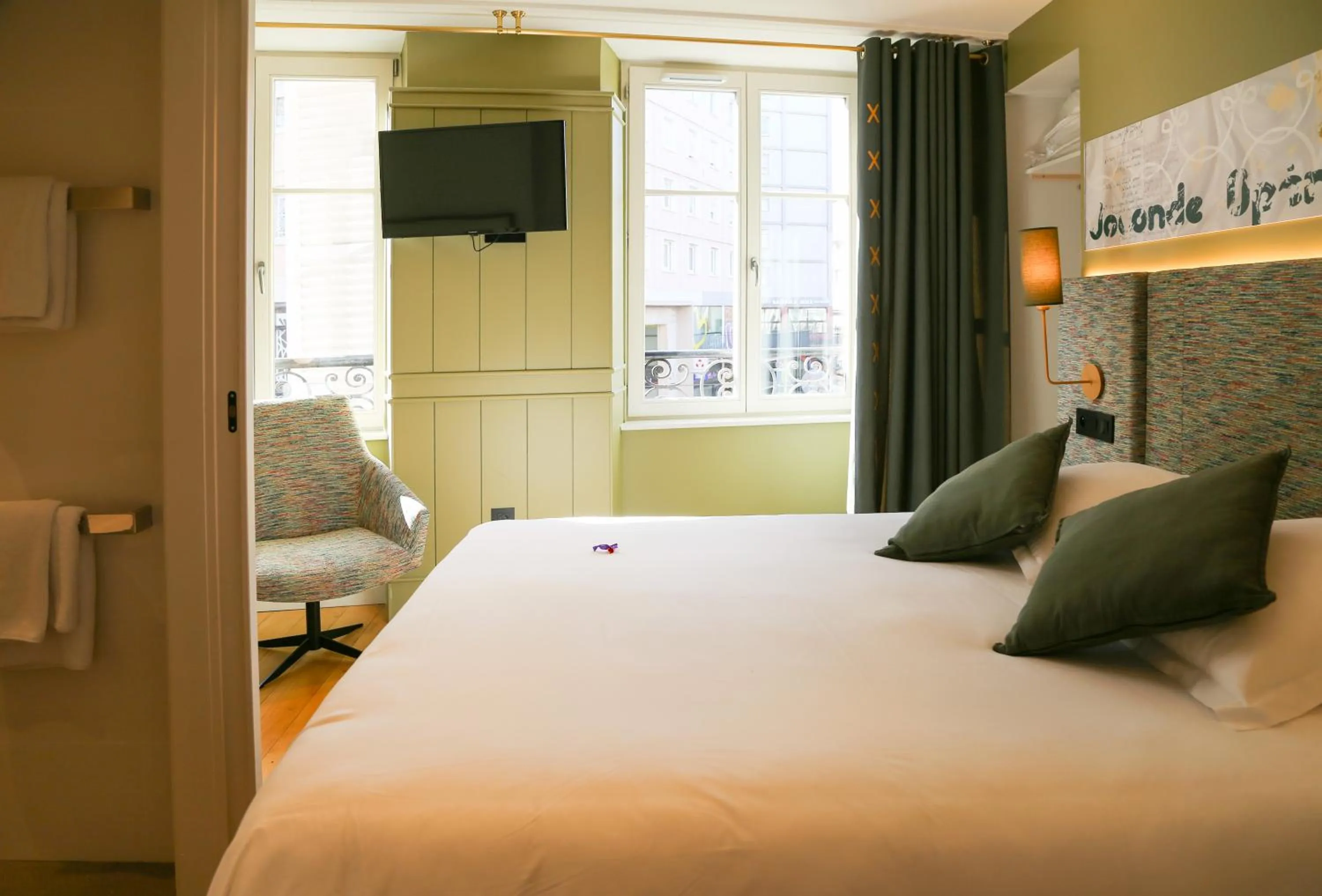 Bed in Le Kléber Hôtel