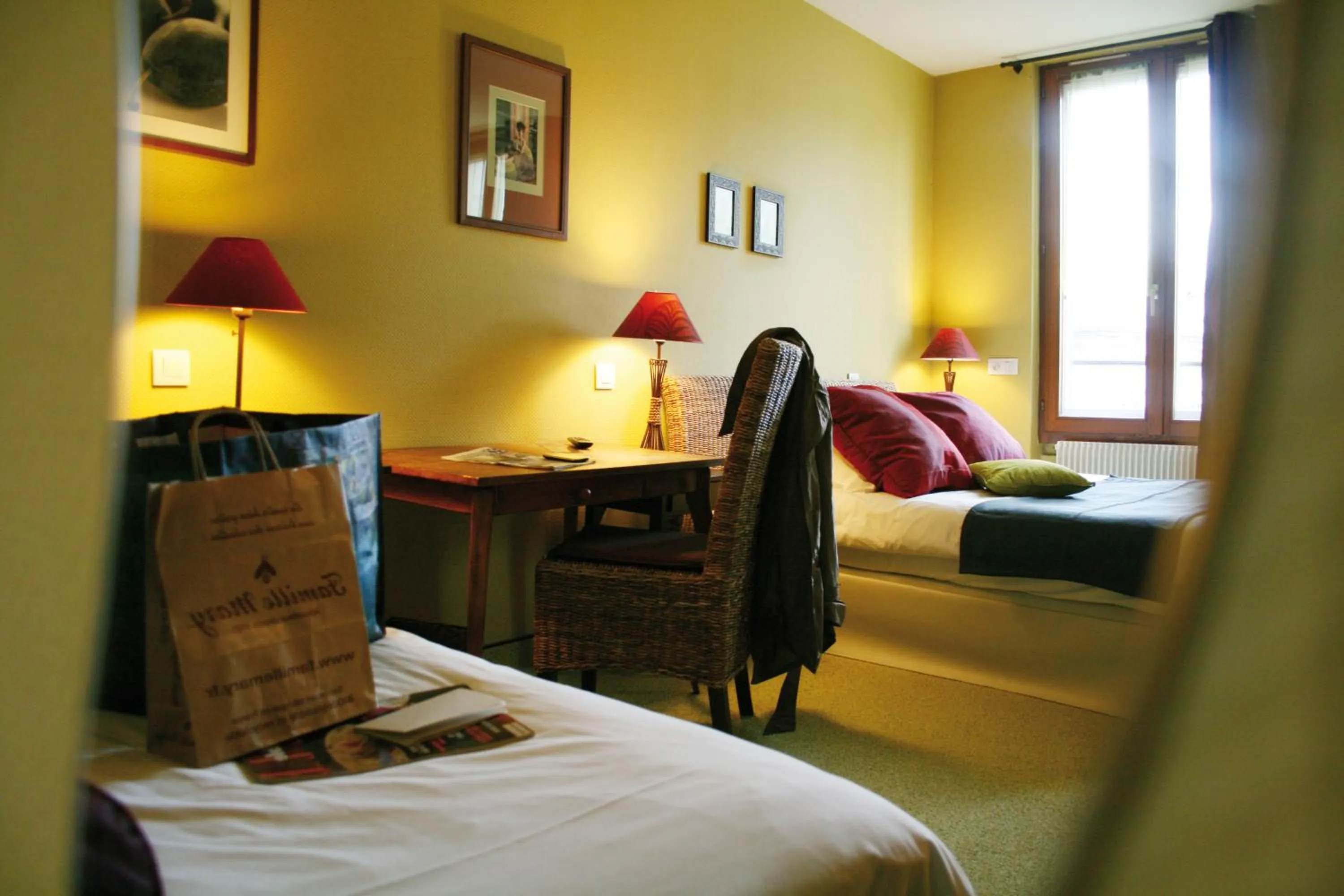 Photo of the whole room, Bed in Le Kléber Hôtel