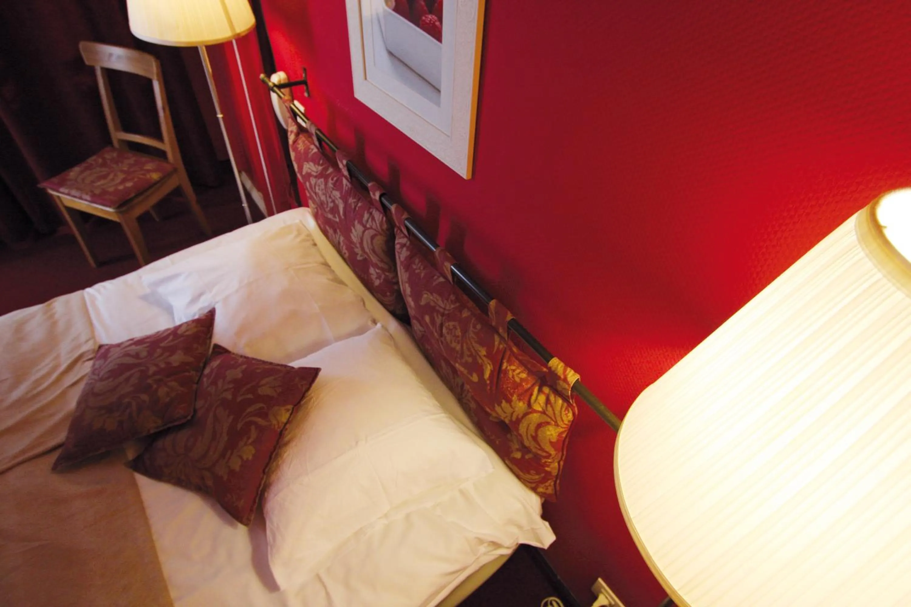 Bed in Le Kléber Hôtel