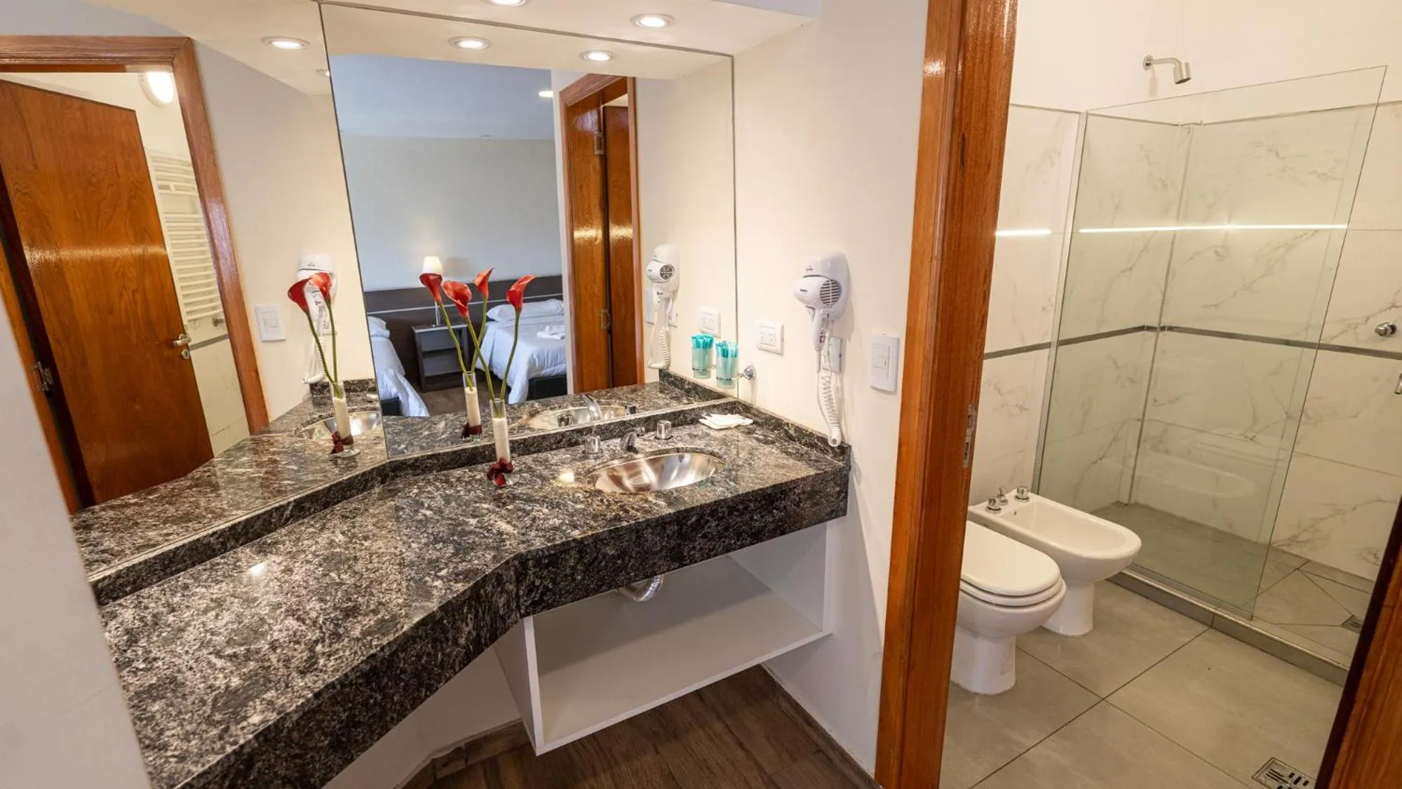 Shower in Los Espinillos Hotel y Spa