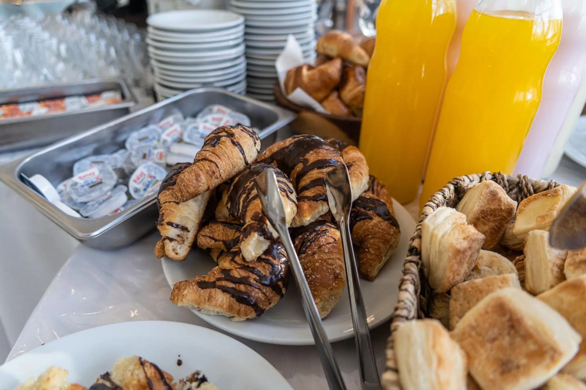 Buffet breakfast in Los Espinillos Hotel y Spa