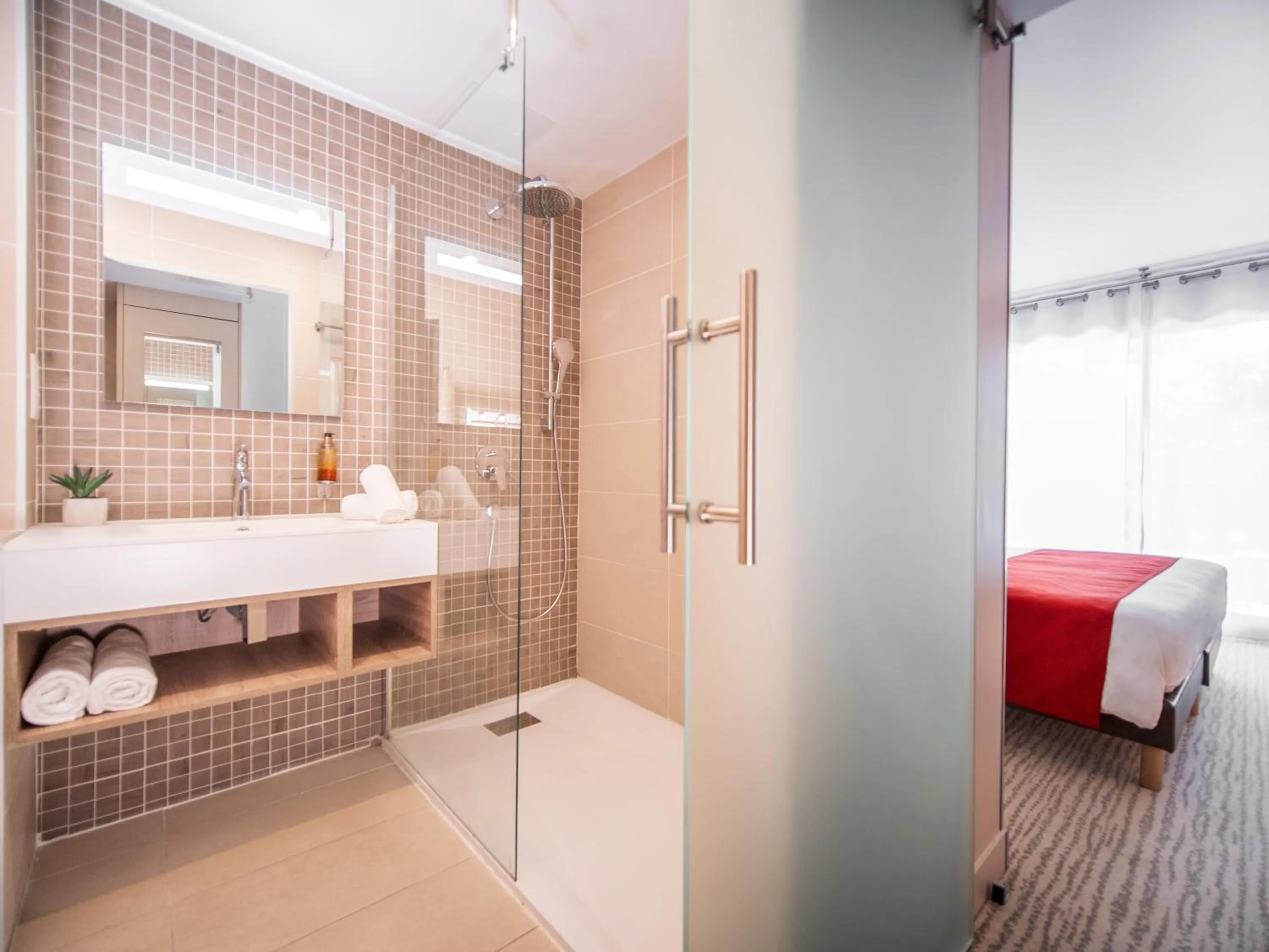 Bed in Hôtel & Spa Vitalparc, The Originals Collection