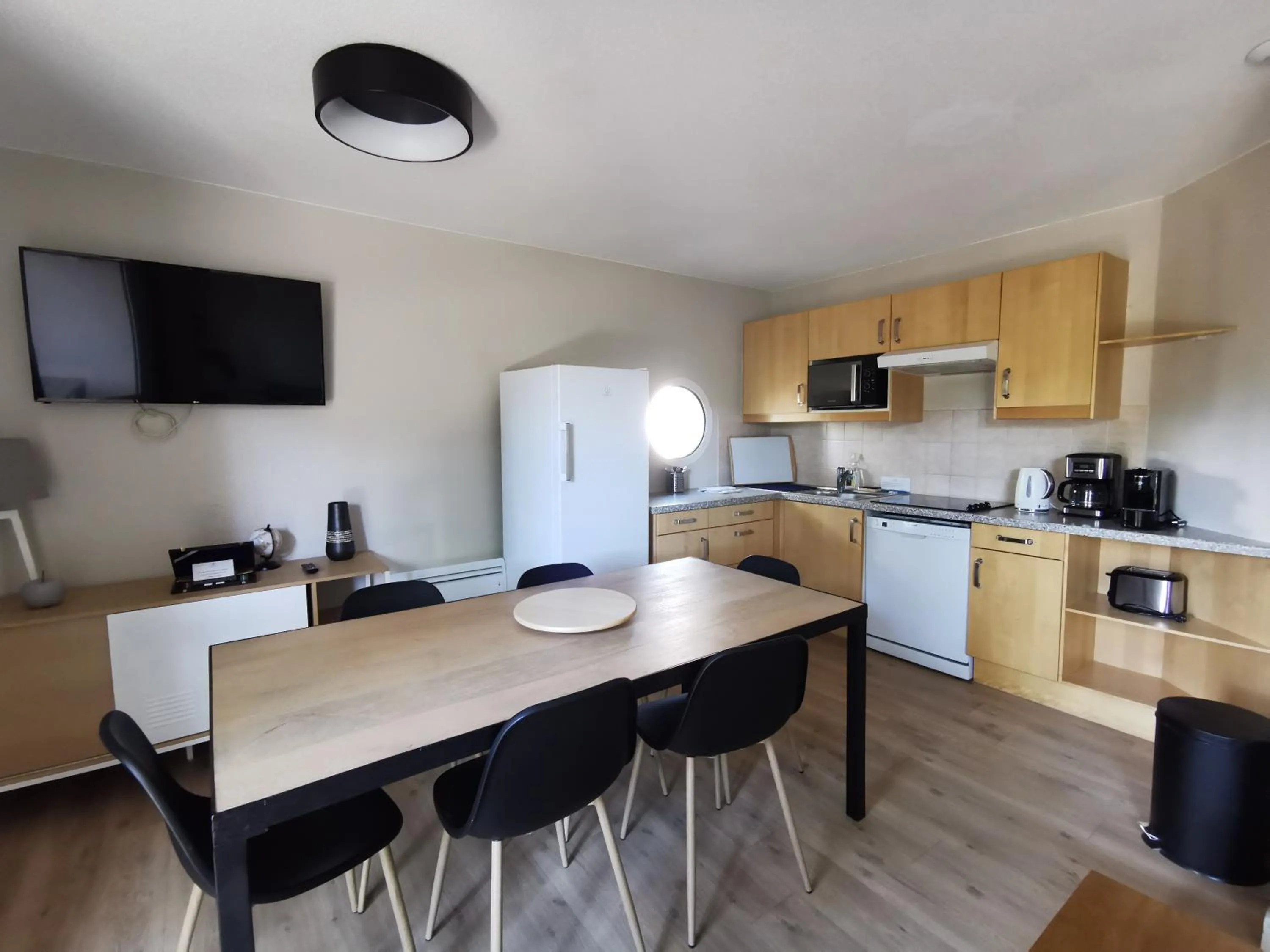 kitchen in Hôtel & Spa Vitalparc, The Originals Collection