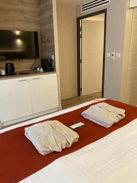 Bed in Hôtel & Spa Vitalparc, The Originals Collection