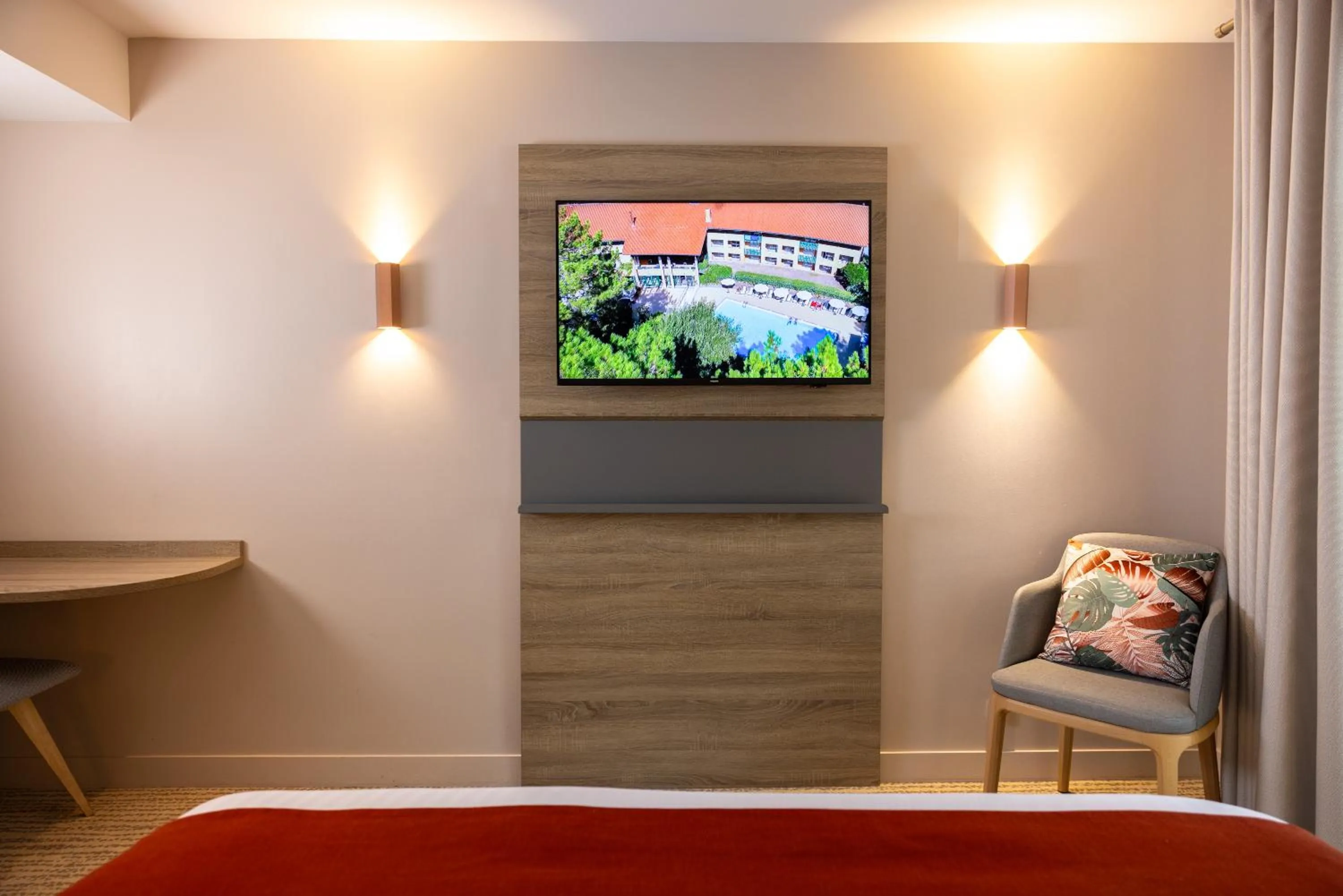 Bed in Hôtel & Spa Vitalparc, The Originals Collection