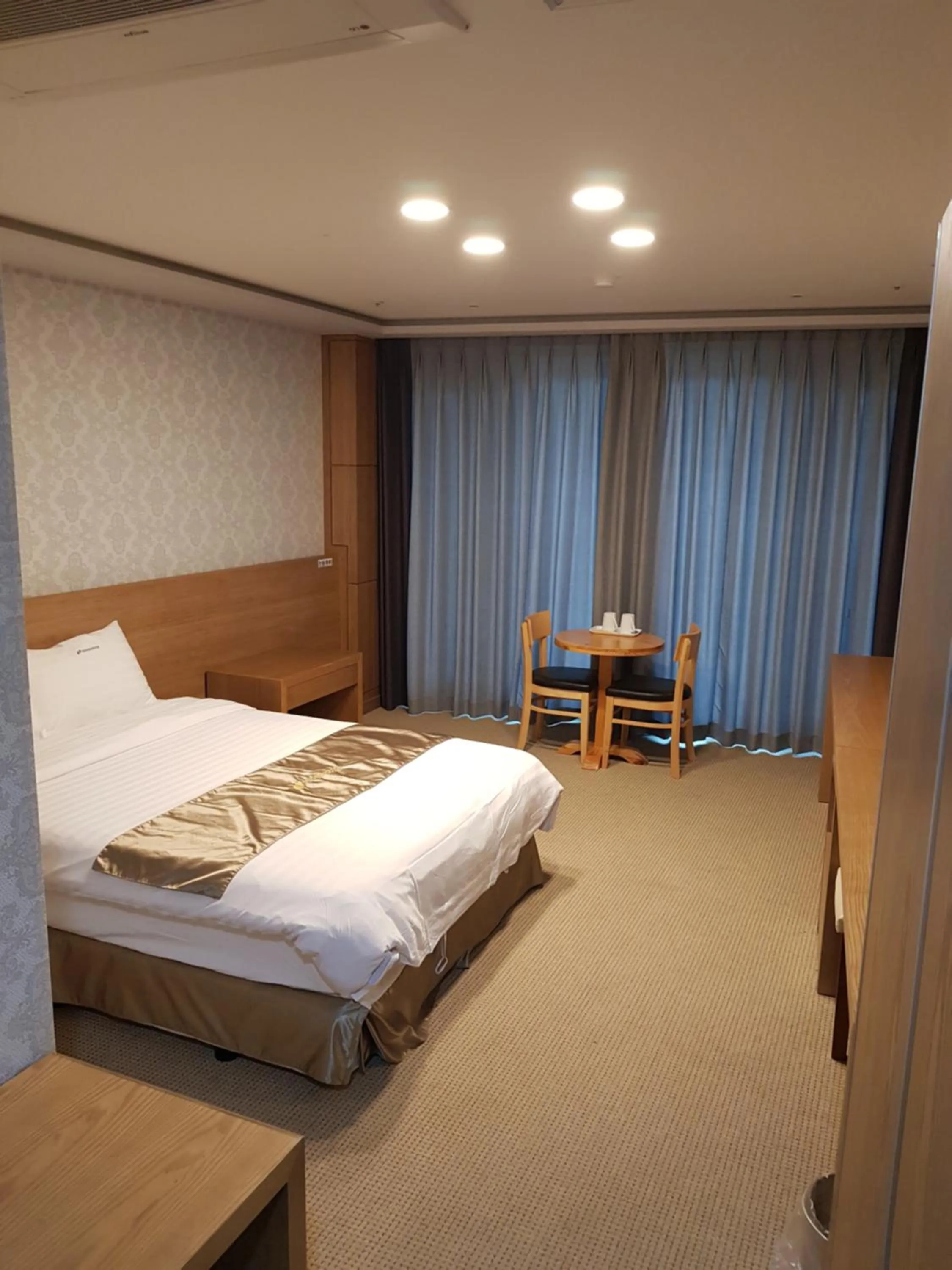 Bed in YangYang International Airport Hotel