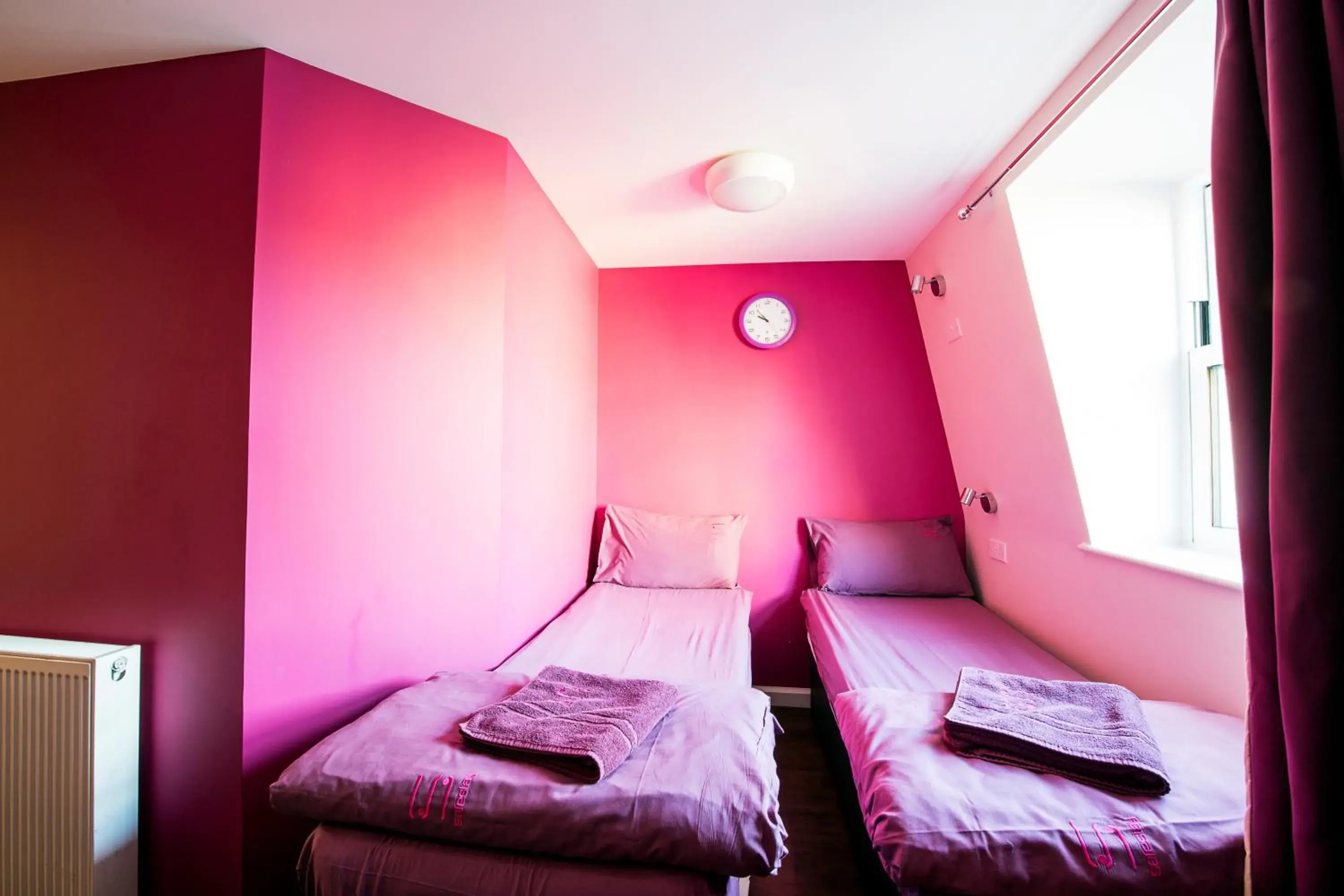 Twin Room Ensuite in Safestay London Elephant & Castle Twin Room Ensuite in Safestay London Elephant & Castle