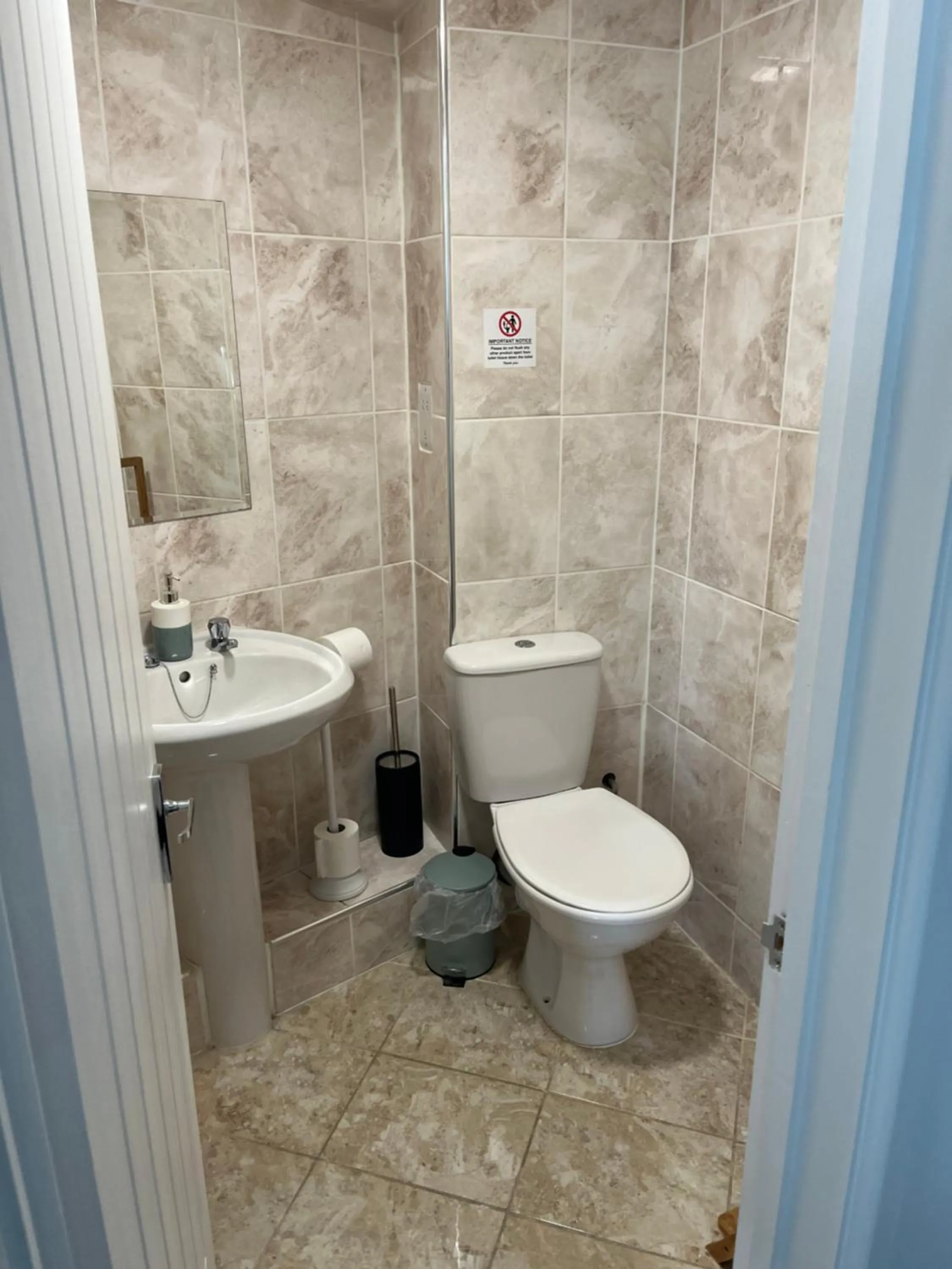 Toilet in St Georges Guest House