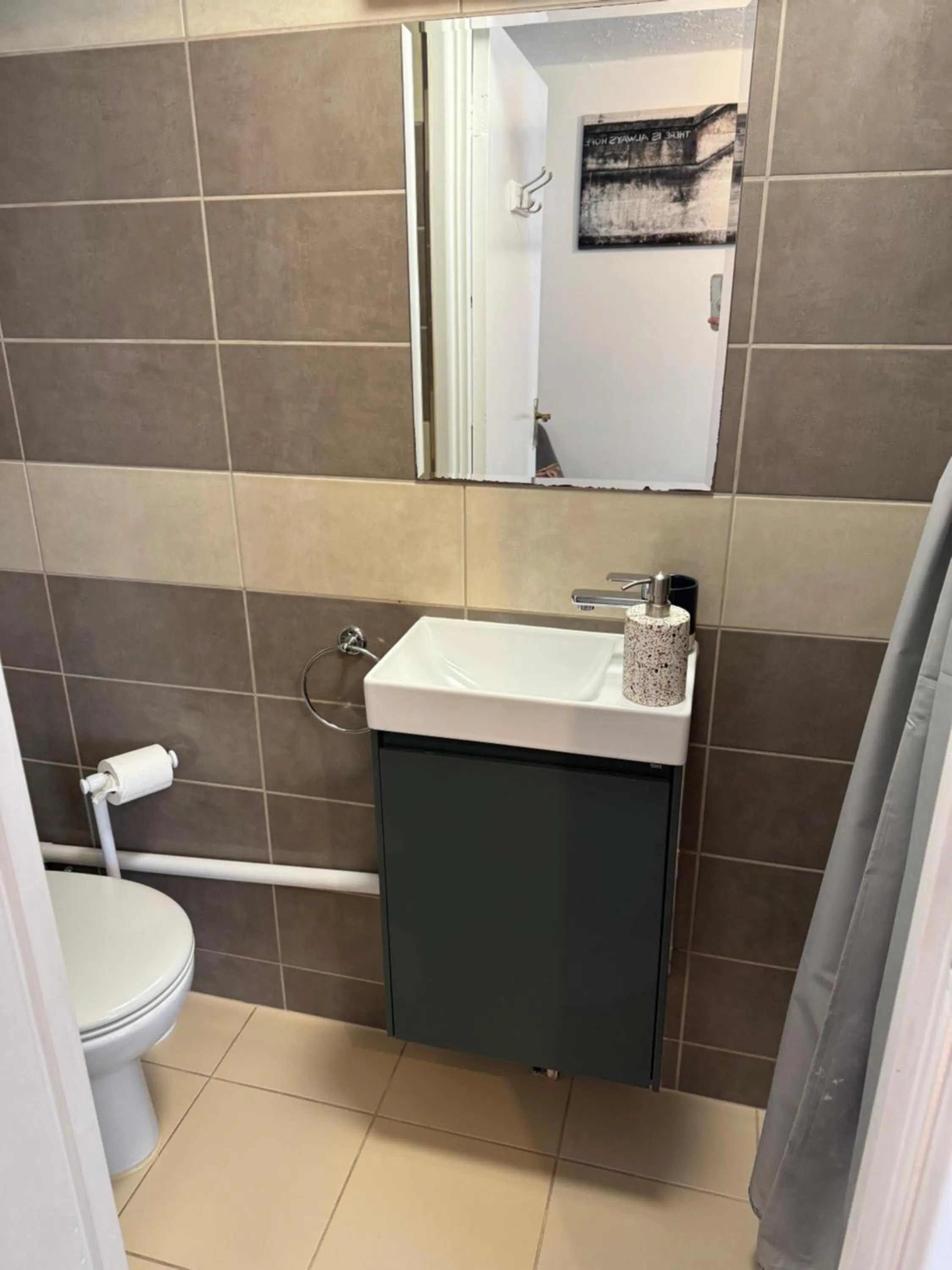 Bathroom in St Georges Guest House