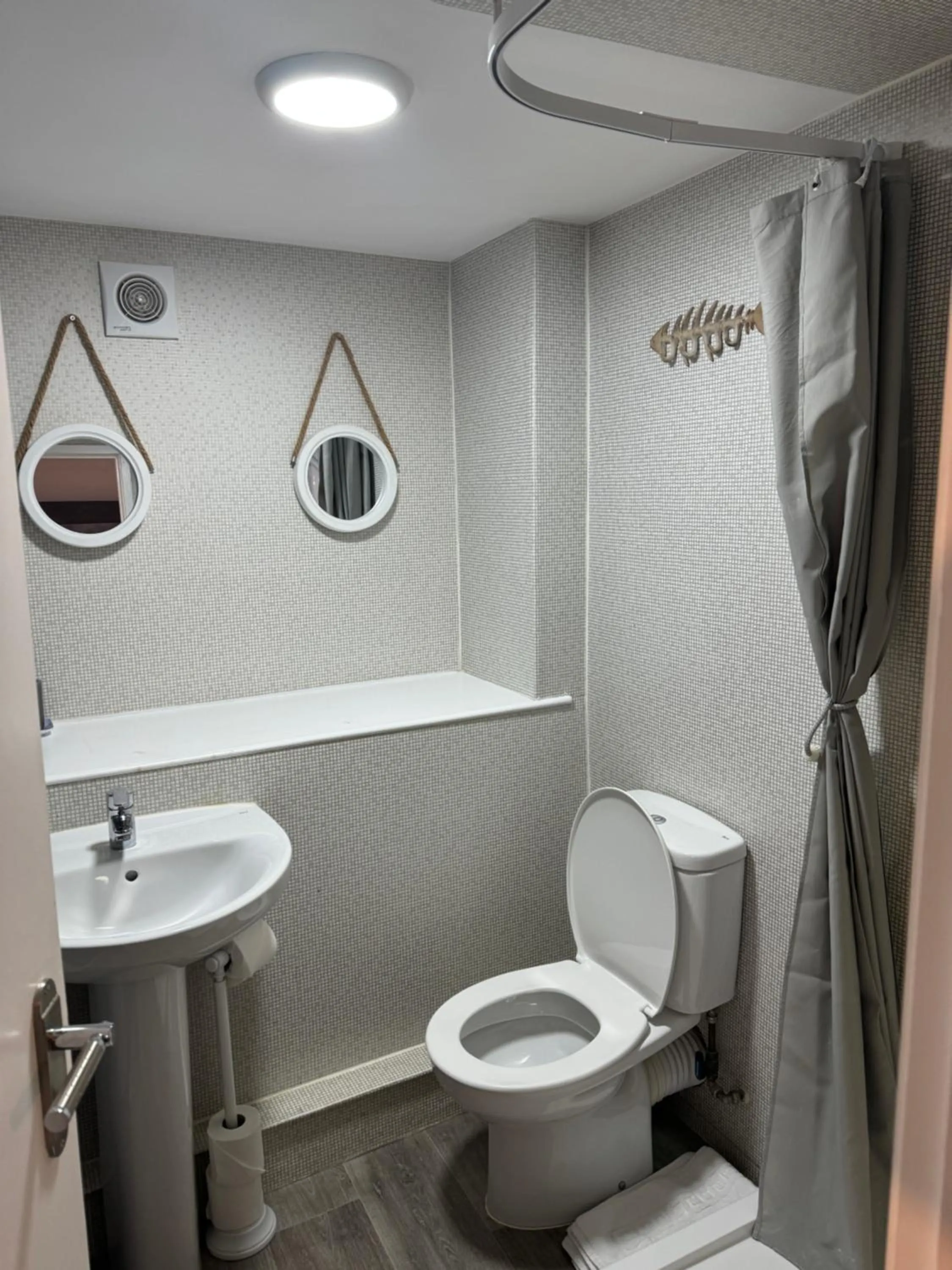 Bathroom in St Georges Guest House