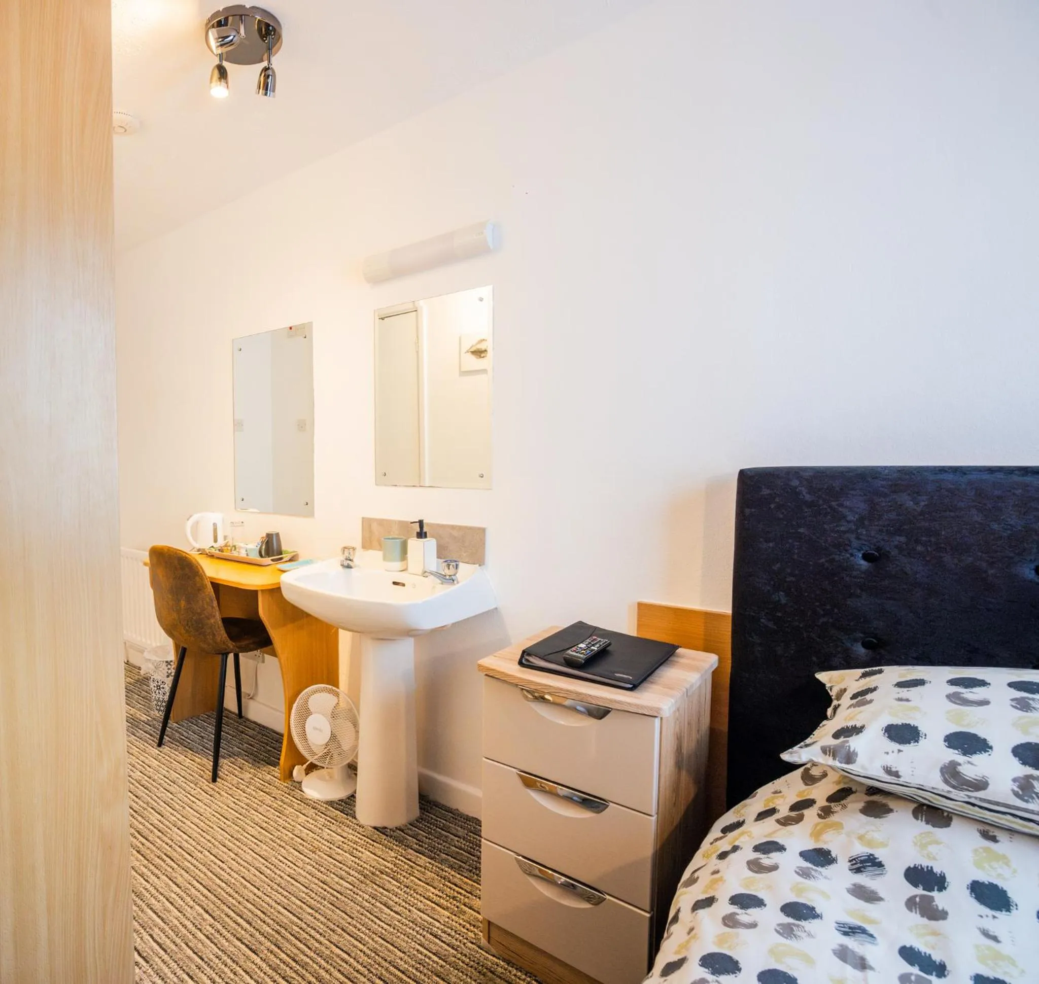 Bedroom, Bed in St Georges Guest House