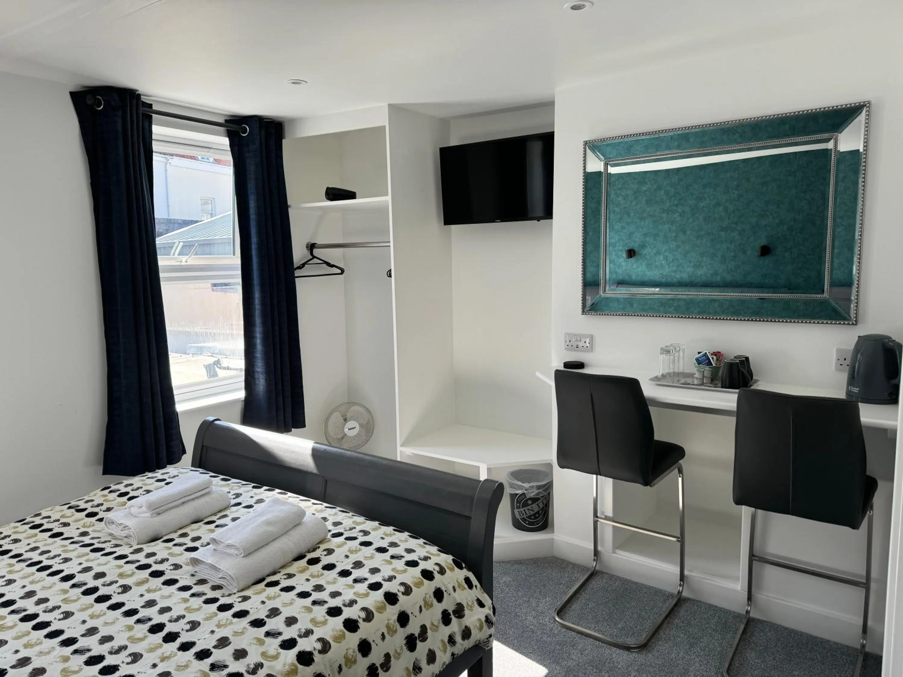 Bedroom, Bed in St Georges Guest House