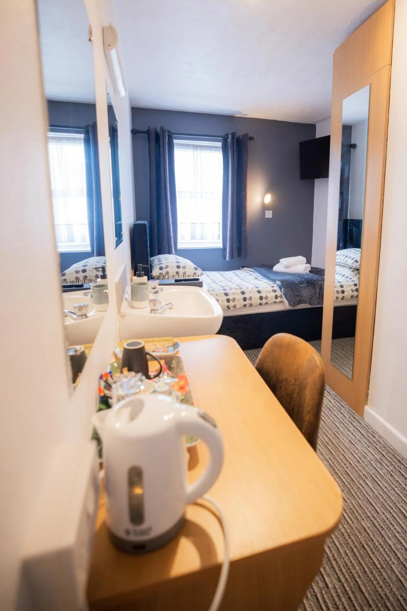 Bedroom, Bed in St Georges Guest House