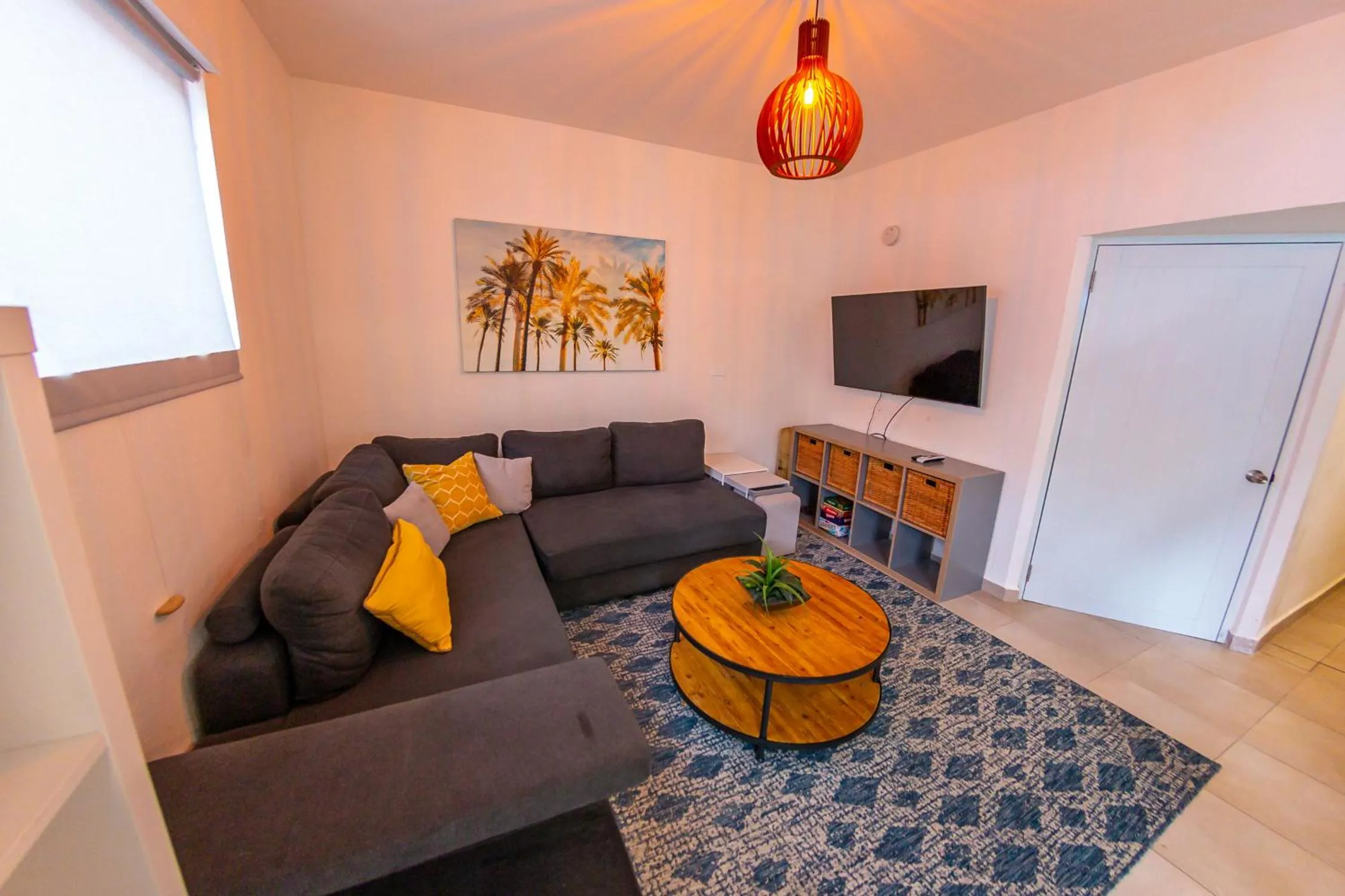 TV and multimedia in Casa Verde Hotel - Steps to the Beach, Pool, Restaurant & Bar