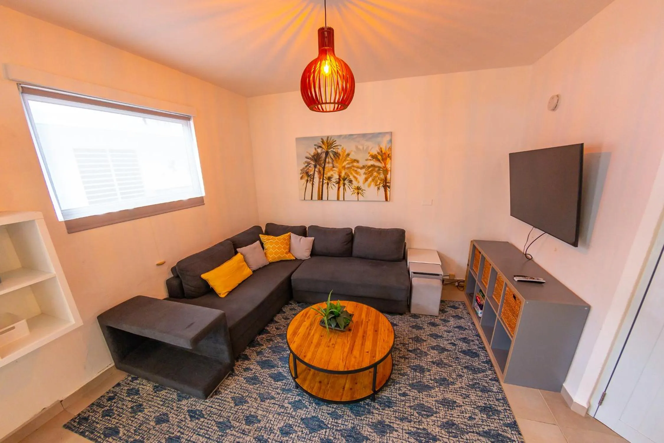 TV and multimedia in Casa Verde Hotel - Steps to the Beach, Pool, Restaurant & Bar