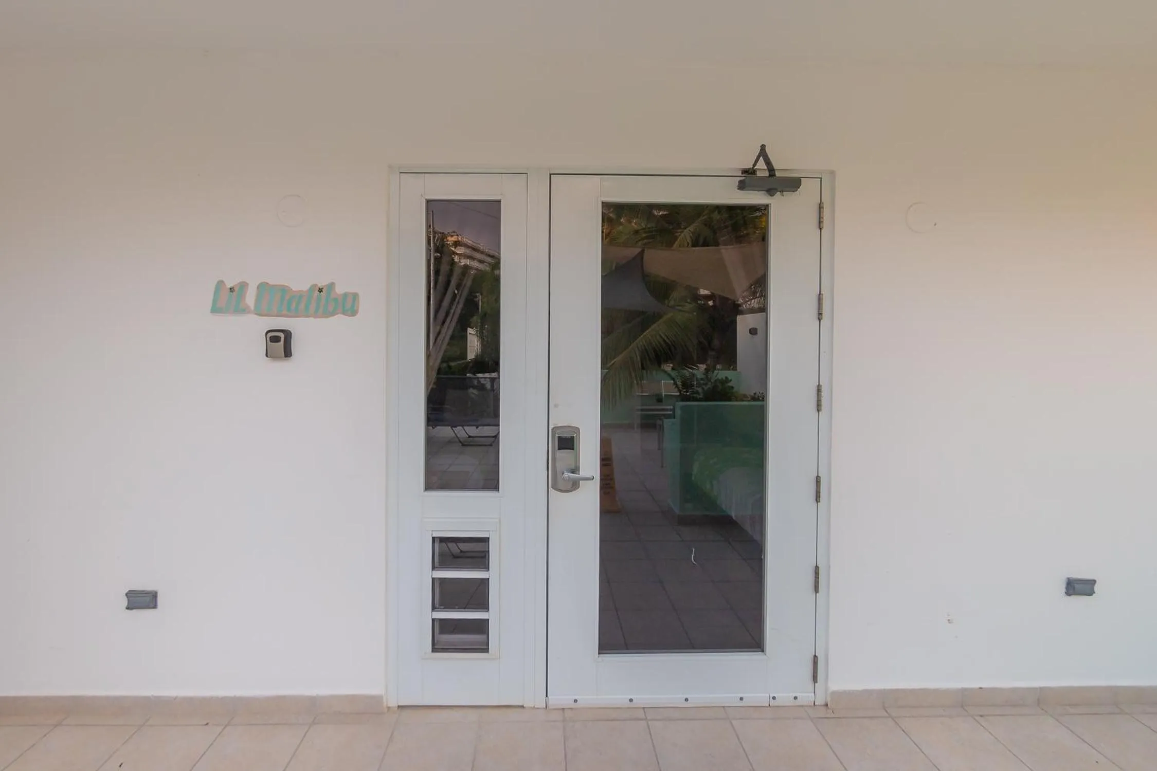 Facade/entrance in Casa Verde Hotel - Steps to the Beach, Pool, Restaurant & Bar