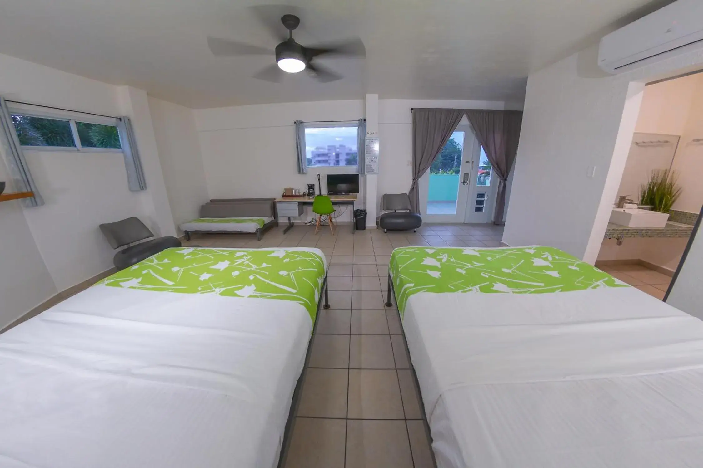 Junior Suite in Casa Verde Hotel - Steps to the Beach, Pool, Restaurant & Bar Junior Suite in Casa Verde Hotel - Steps to the Beach, Pool, Restaurant & Bar