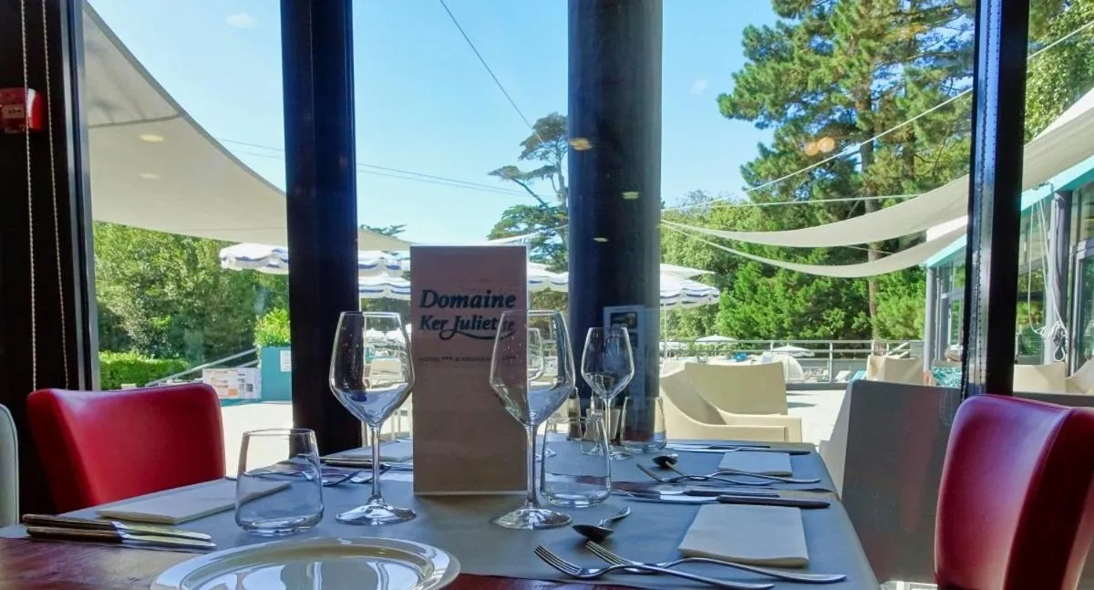 Restaurant/places to eat in Hotel Ker Juliette