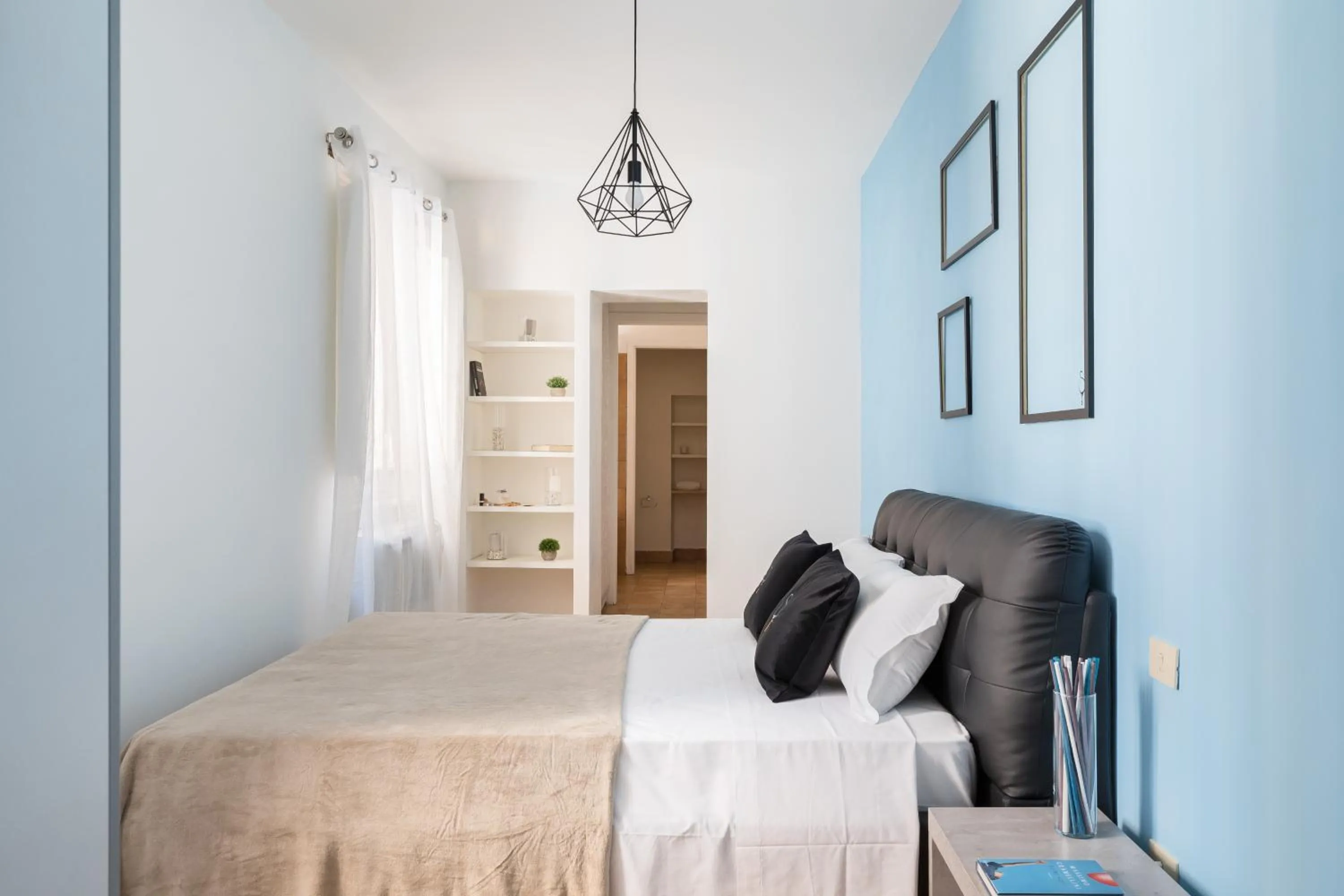 Bed in A World Aparts - 13 T.Argentina