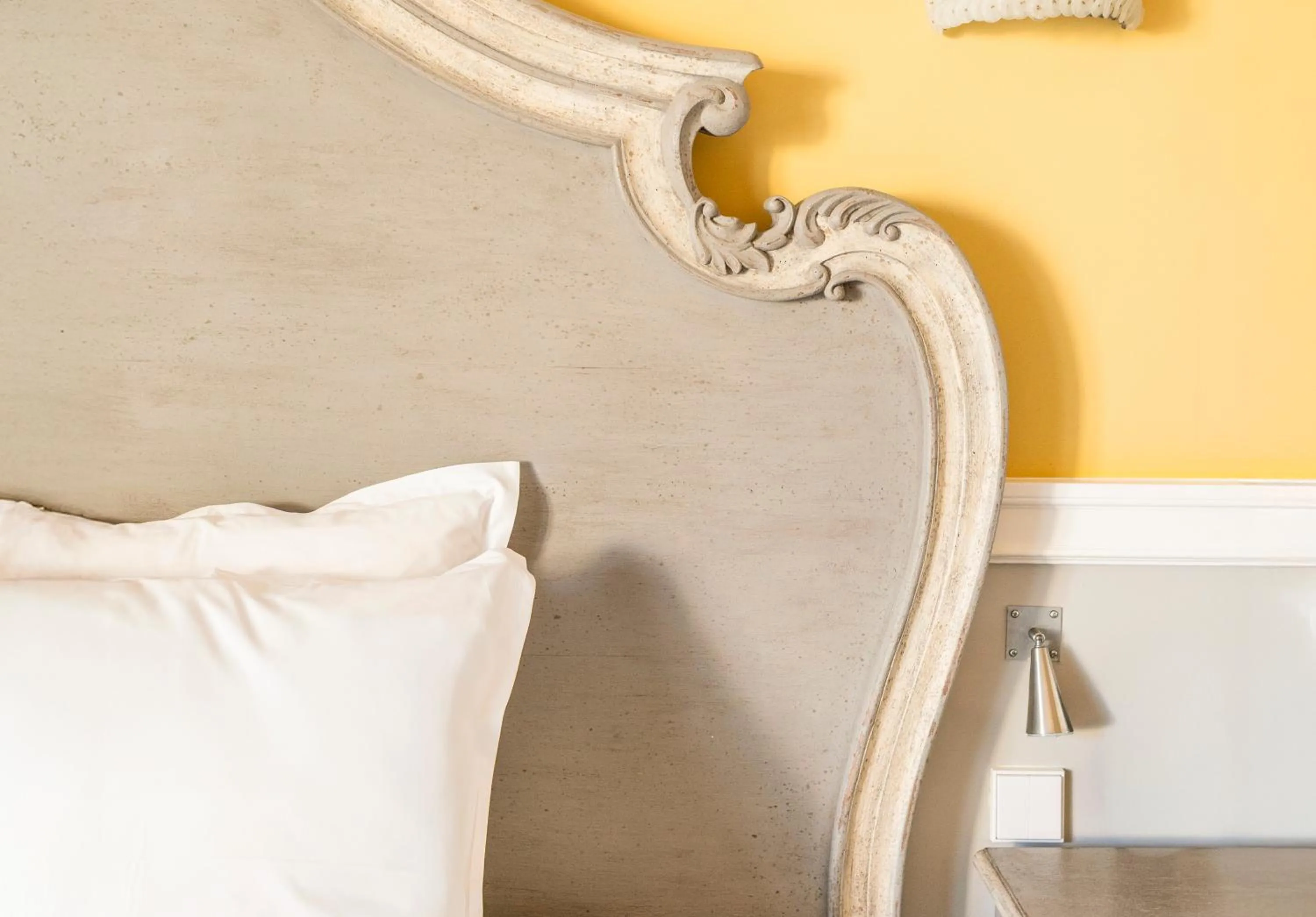 Bed in Hotel Saint Julien