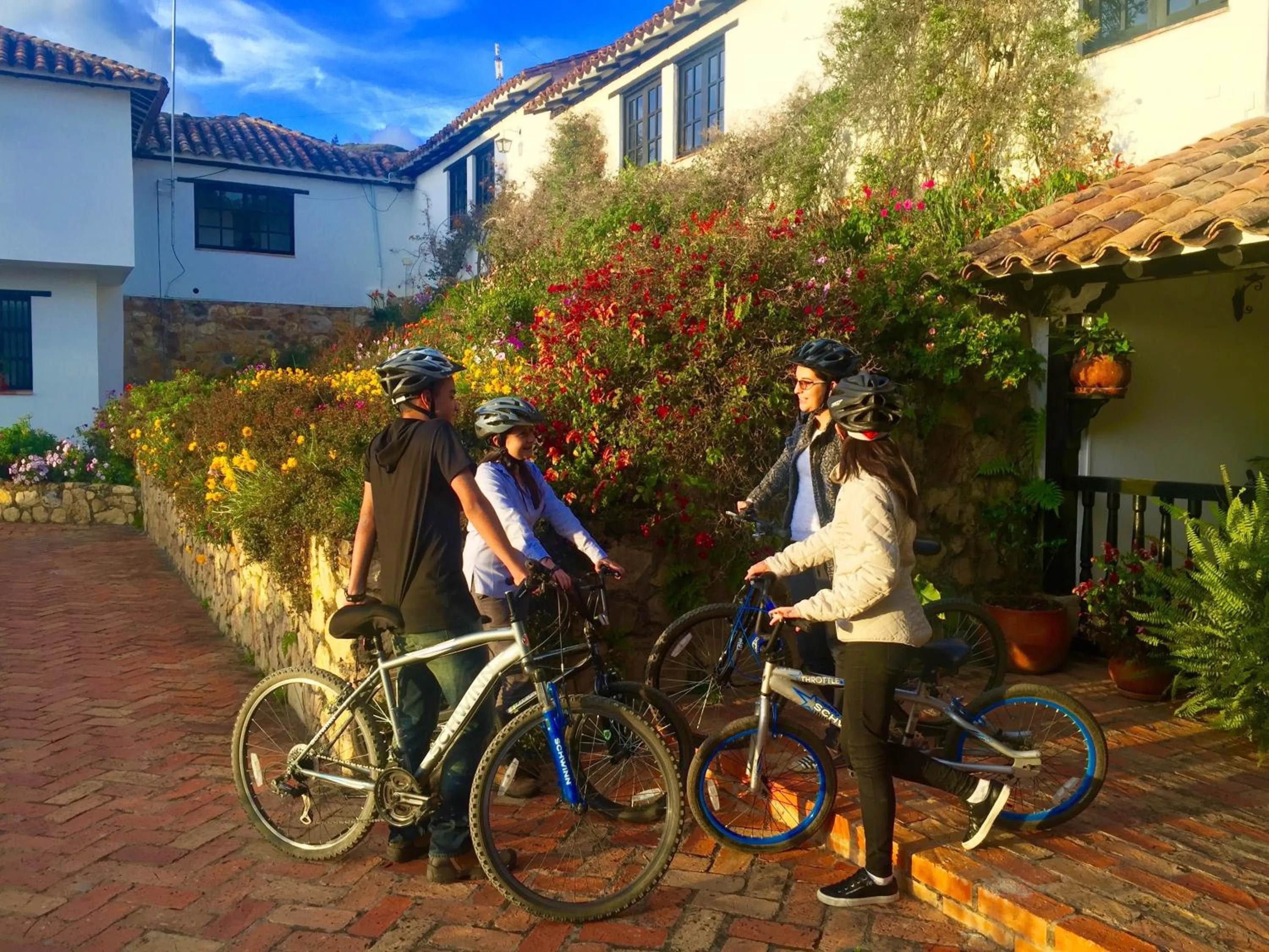 People in Hospederia Centro de Convenciones Duruelo